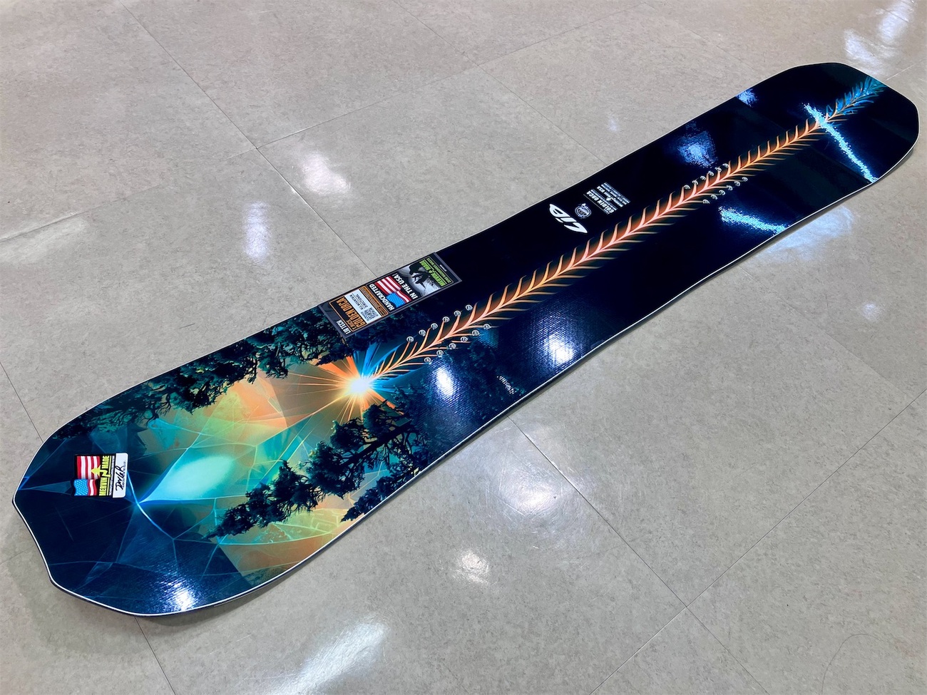 24-25 LIB TECH GOLDEN ORCA（リブテック・ゴールデン・オルカ）が入荷 