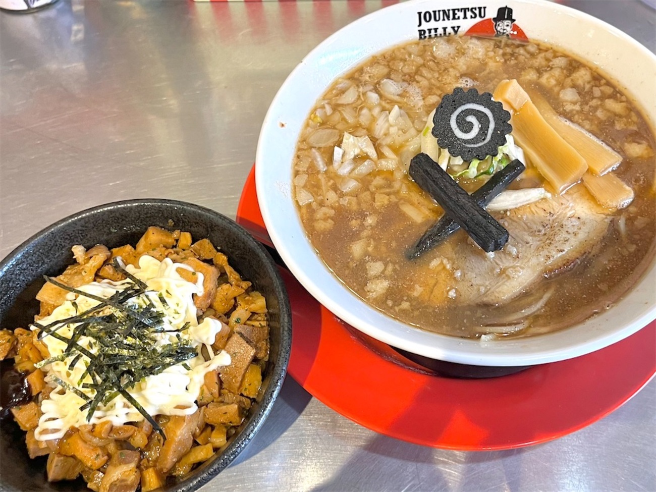 津軽煮干中華蕎麦 サムライブギー』「焙煎深煎り煮干し+チャーマヨ丼
