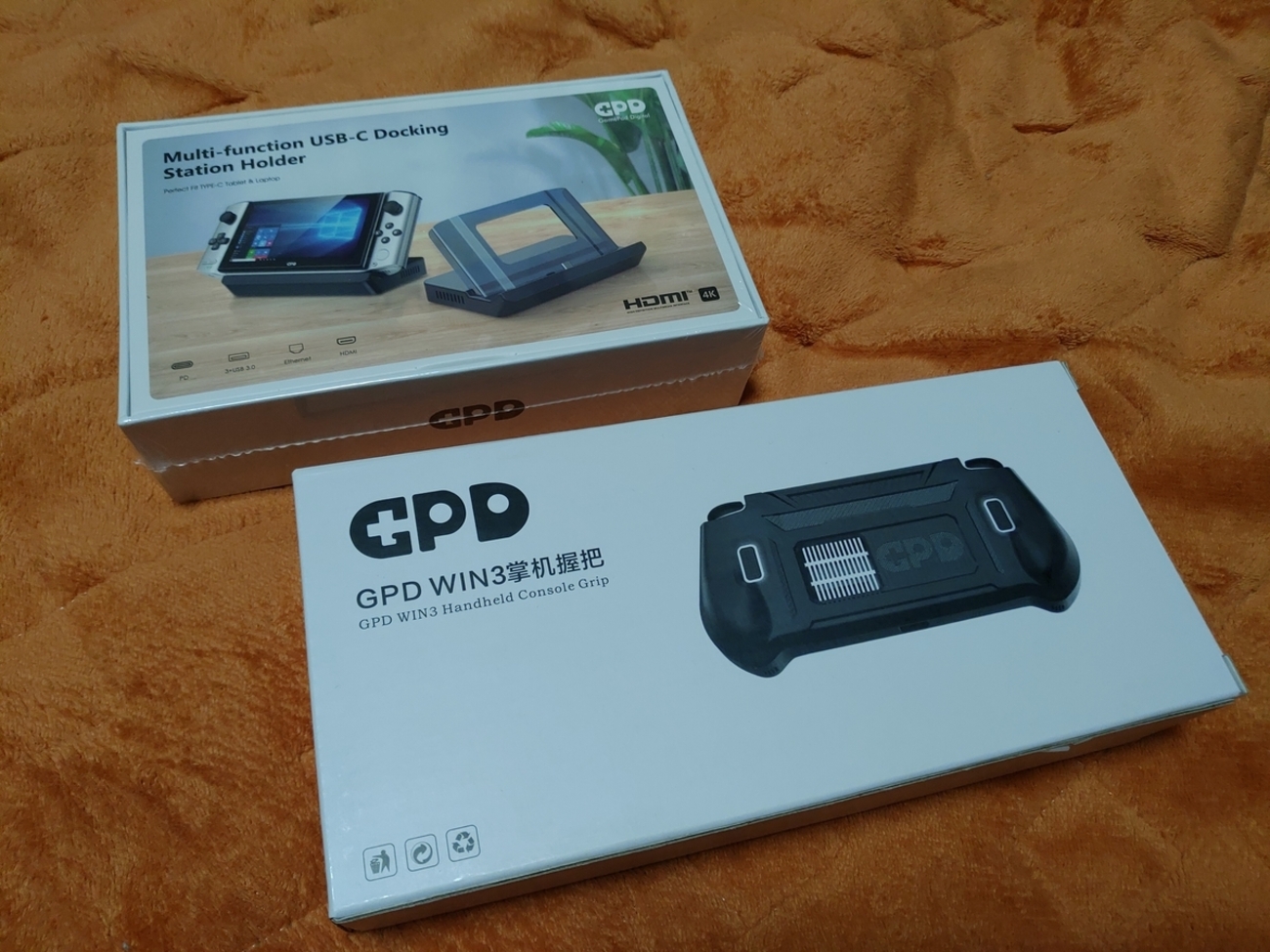 GPD WIN3が我が家に～(2)ドッキングステーションとシリコングリップを