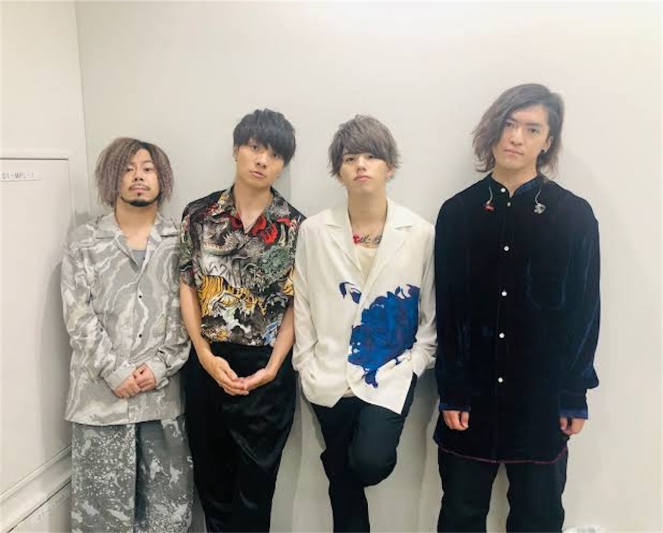 マイファスhiro 無告MV衣装紹介 - MFS(マイファス)ブログ