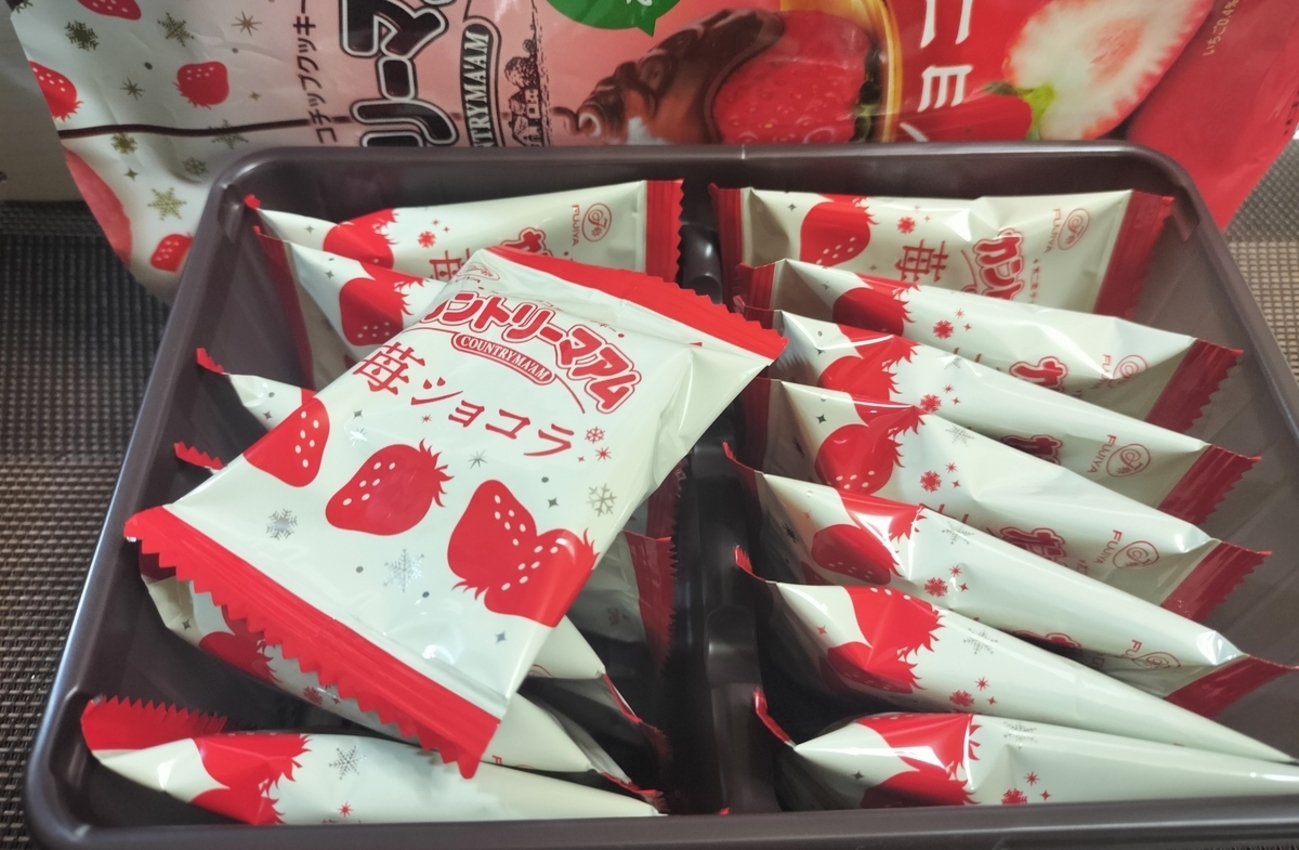 カントリーマアム(苺ショコラ)をさっくり実食レビュー。ほんのり苺っぽ