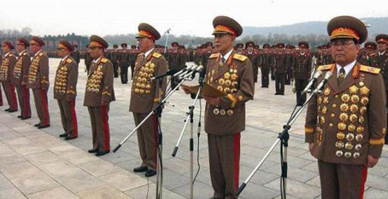 朝鮮人民軍 軍官服 Sサイズ 金日成バッジ付き 朝鮮人民軍 軍官服 Sサイズ 金日成バッジ付き（朝鮮人民軍（北