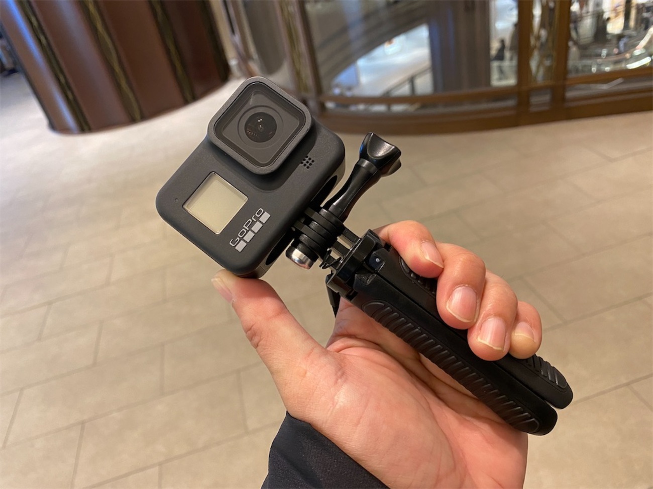 このGoPro用三脚付き自撮り棒、軽量コンパクトなのにメチャ便利 - 羽鳥商店