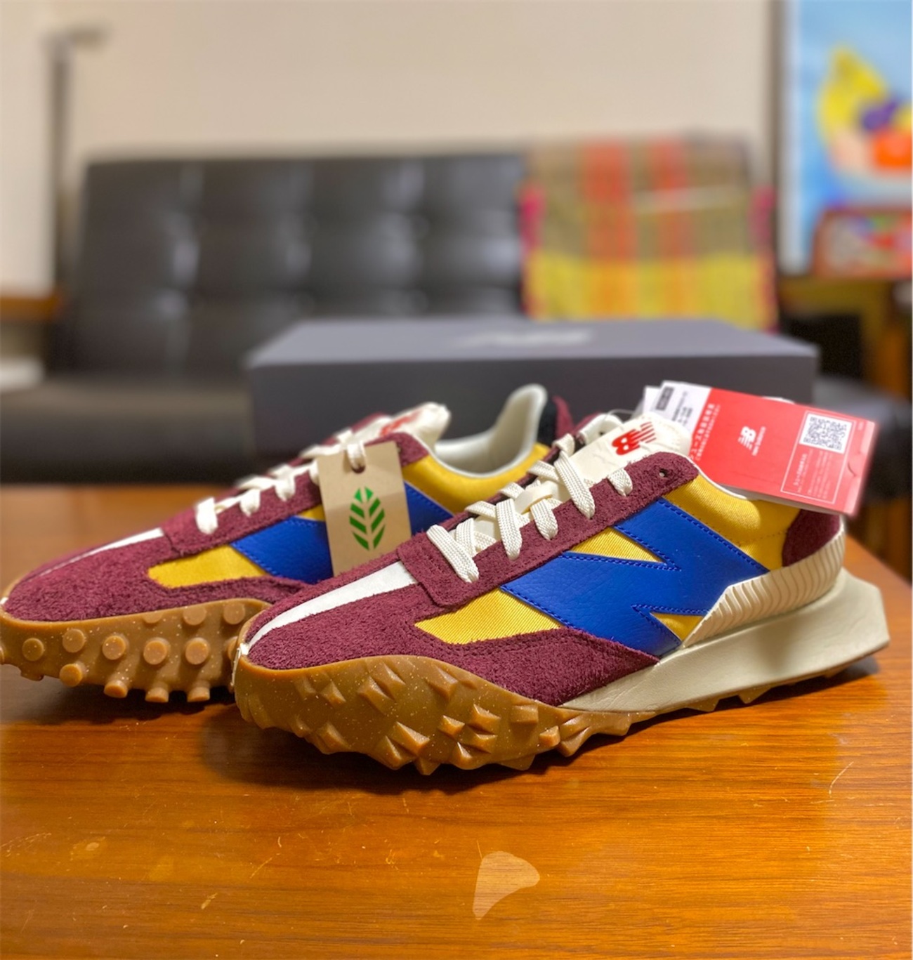 カラフルだけど合わせやすくて大人っぽい、NEW BALANCE XC72 