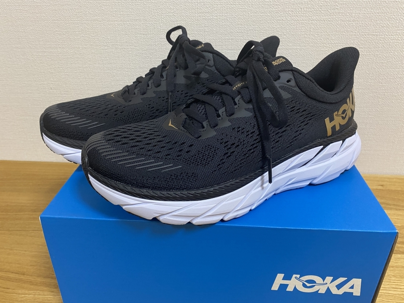 HOKA公式サイトのアウトレットで30％OFFの「クリフトン7」を購入 
