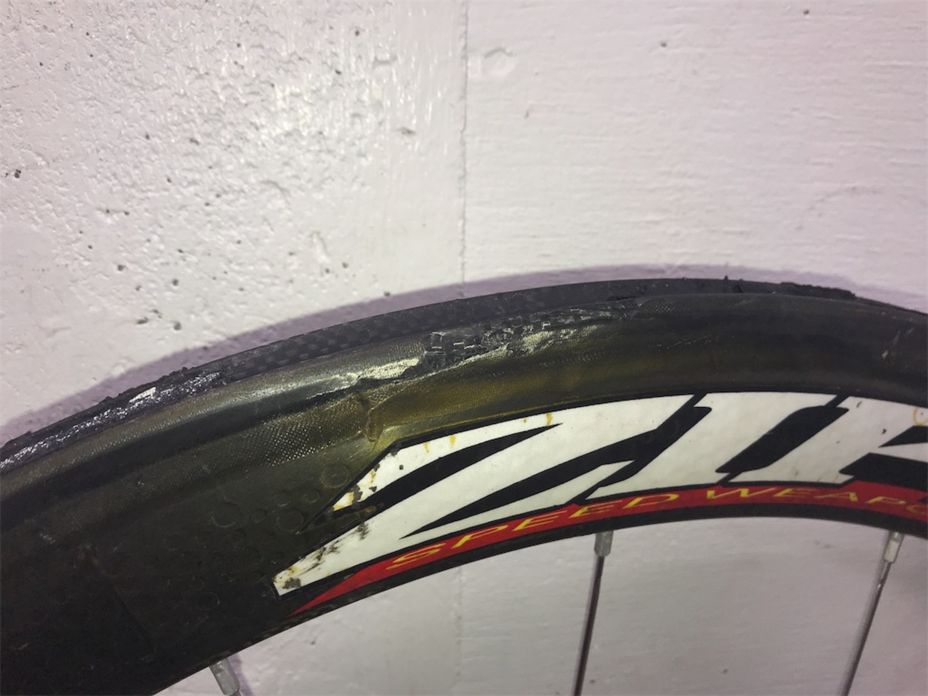 赤zipp 404(カーボンホイール)のメタルロックによる簡易補修(失敗編 