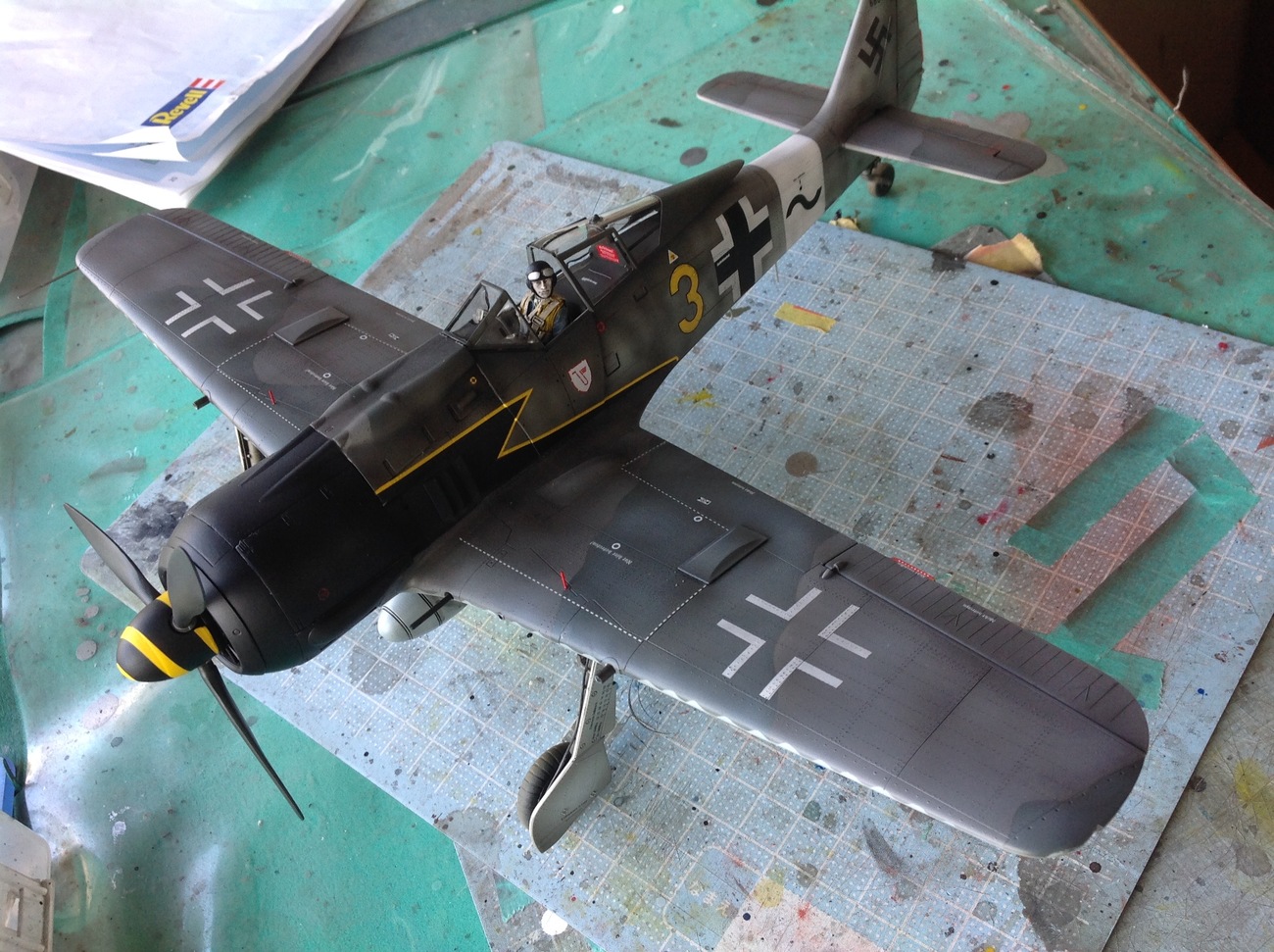 1/32 ドイツレベル フォッケウルフ Fw190A-8/R7 その1