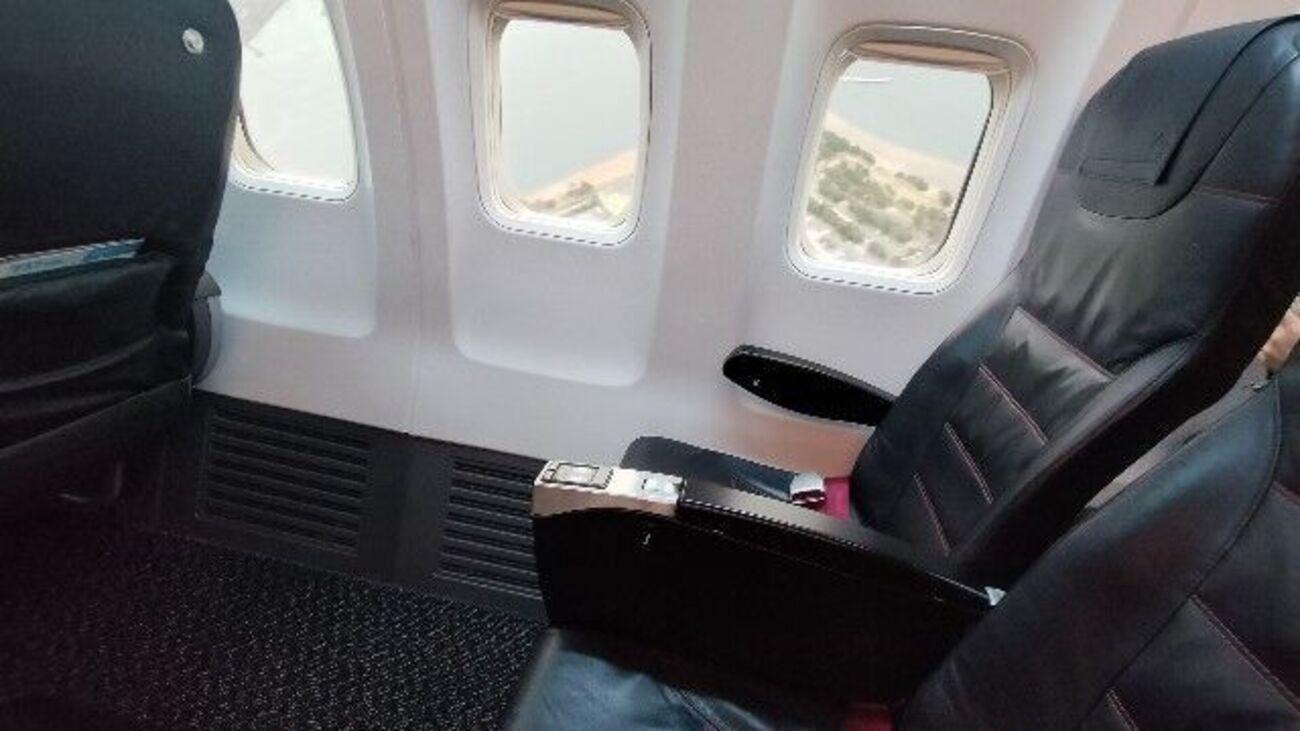 JAL738 V32 広〜い特等普通席,機窓から三途の川は実在した。 - 還暦