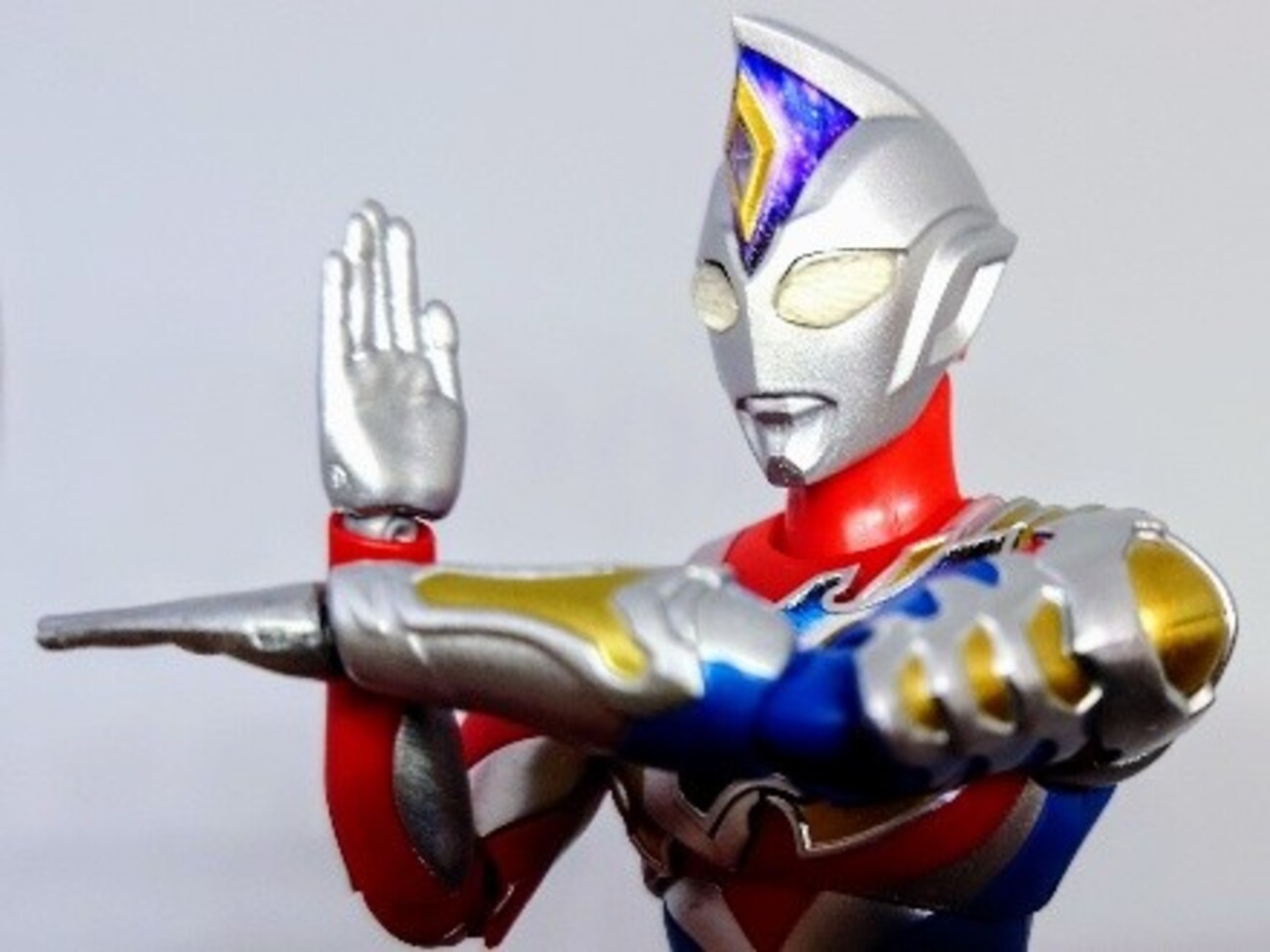 S.H.Figuarts(真骨彫製法) 進め グリッターティガ 「ウルトラマンティガ」