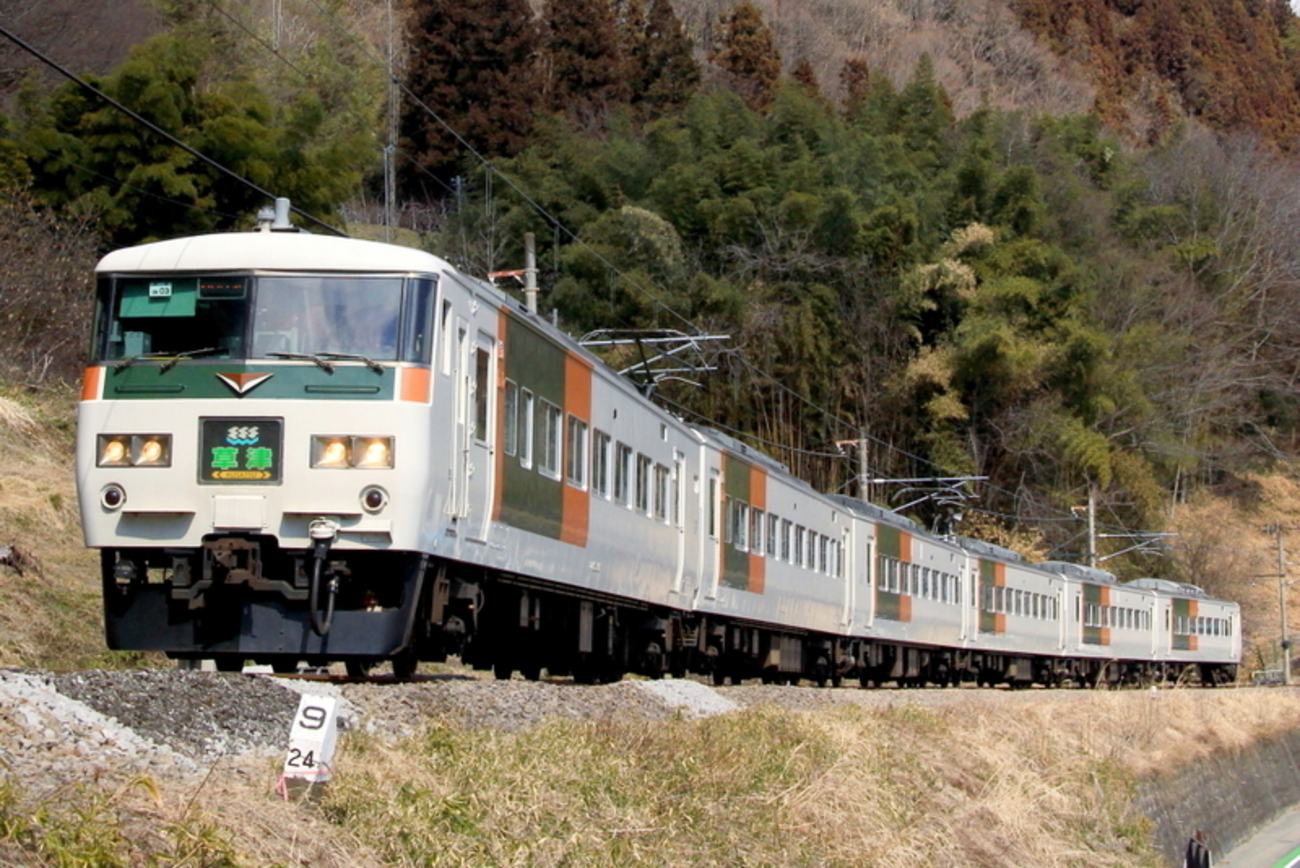 185系使用の臨時特急草津93号 - ガタゴト日誌
