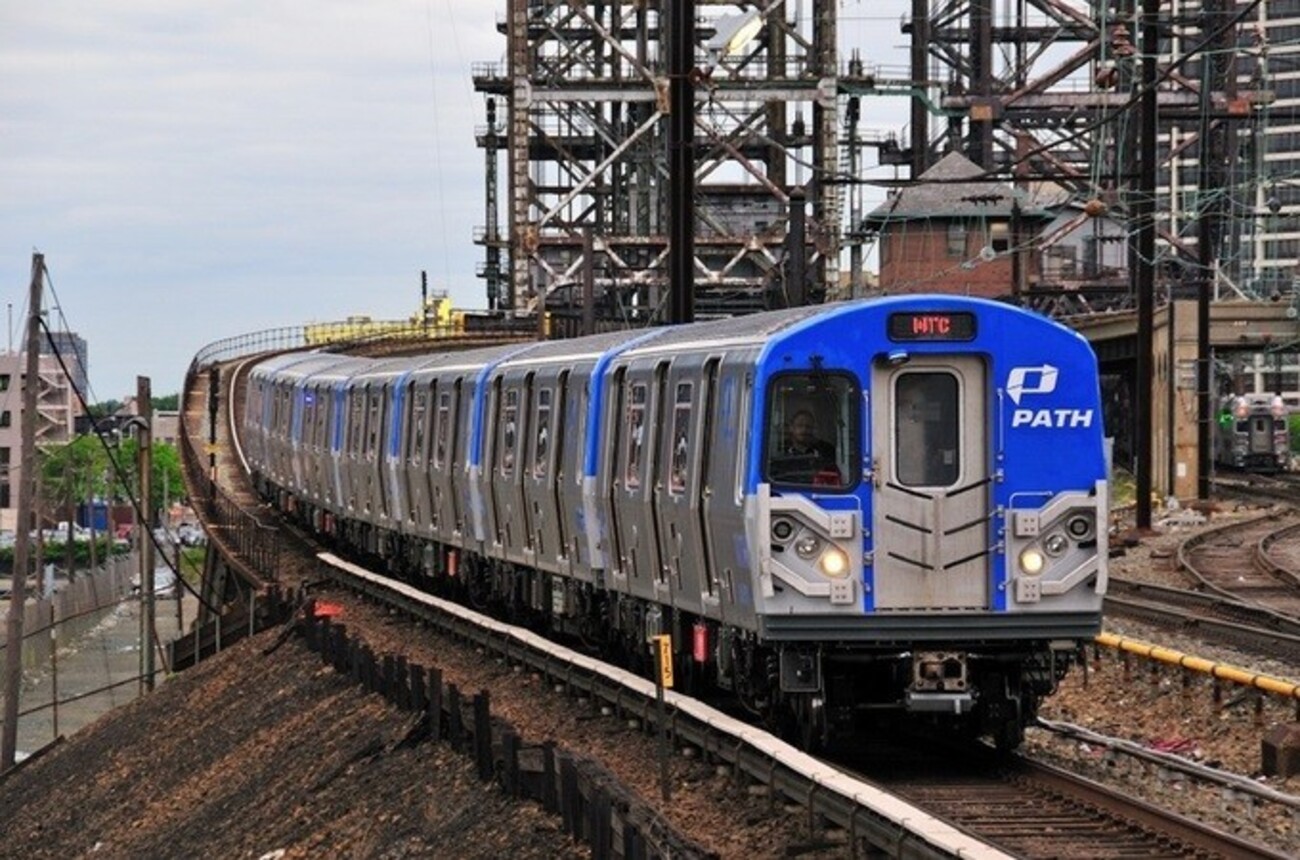 アメリカ　鉄道書類③ 川崎重工がアメリカのパストレインから通勤電車の新造72両と更新
