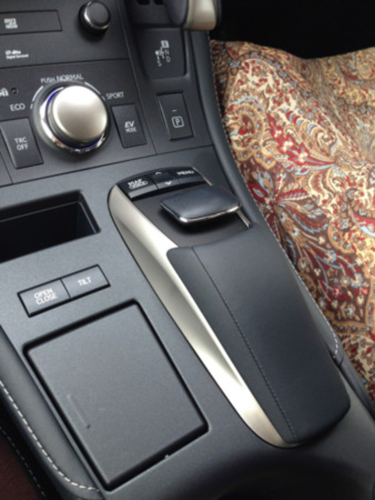LEXUSのリモートタッチコントローラに感動した - 自習室
