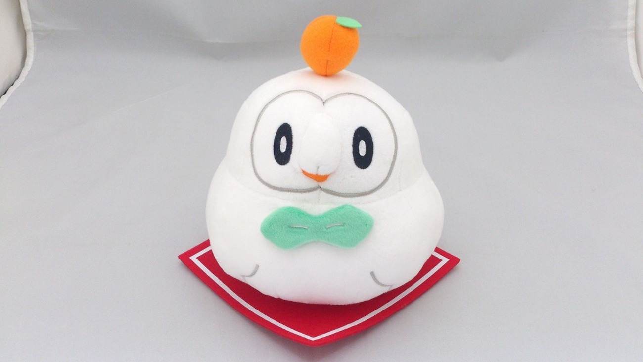 モクローの鏡餅ぬいぐるみ - お菓子食べながらポケモンと寝たい
