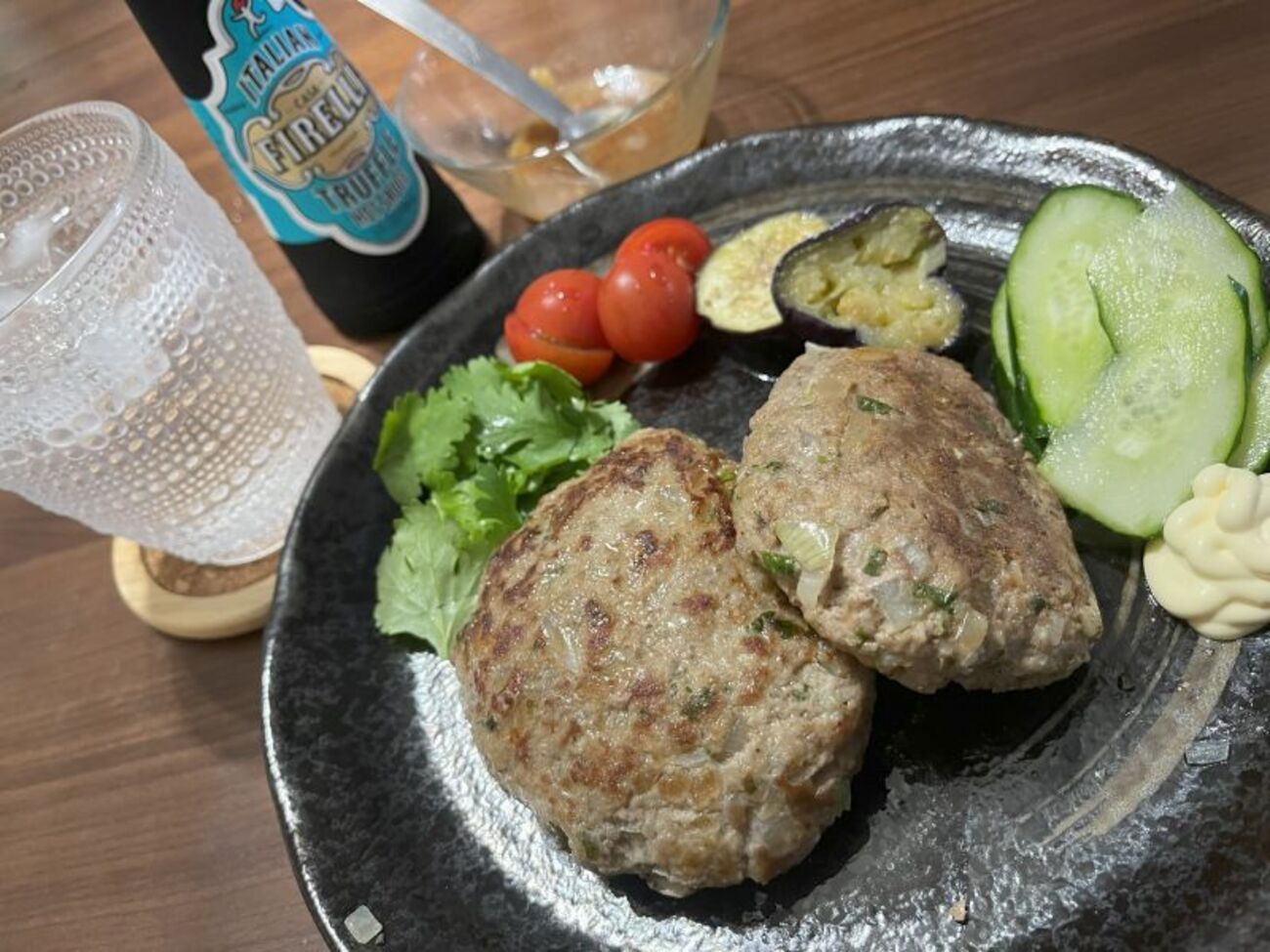 青唐辛子とパクチーの【エスニックハンバーグ】ナンプラーグレイビー