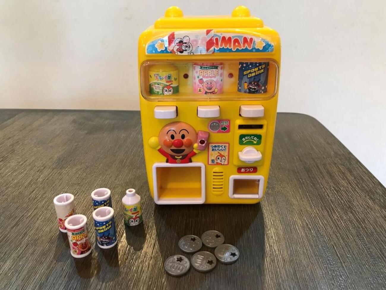 口コミ】アンパンマンの自販機ジュースちょうだいのメリット・デメリット【デラックスとの違いは？】 - なまけママの知育