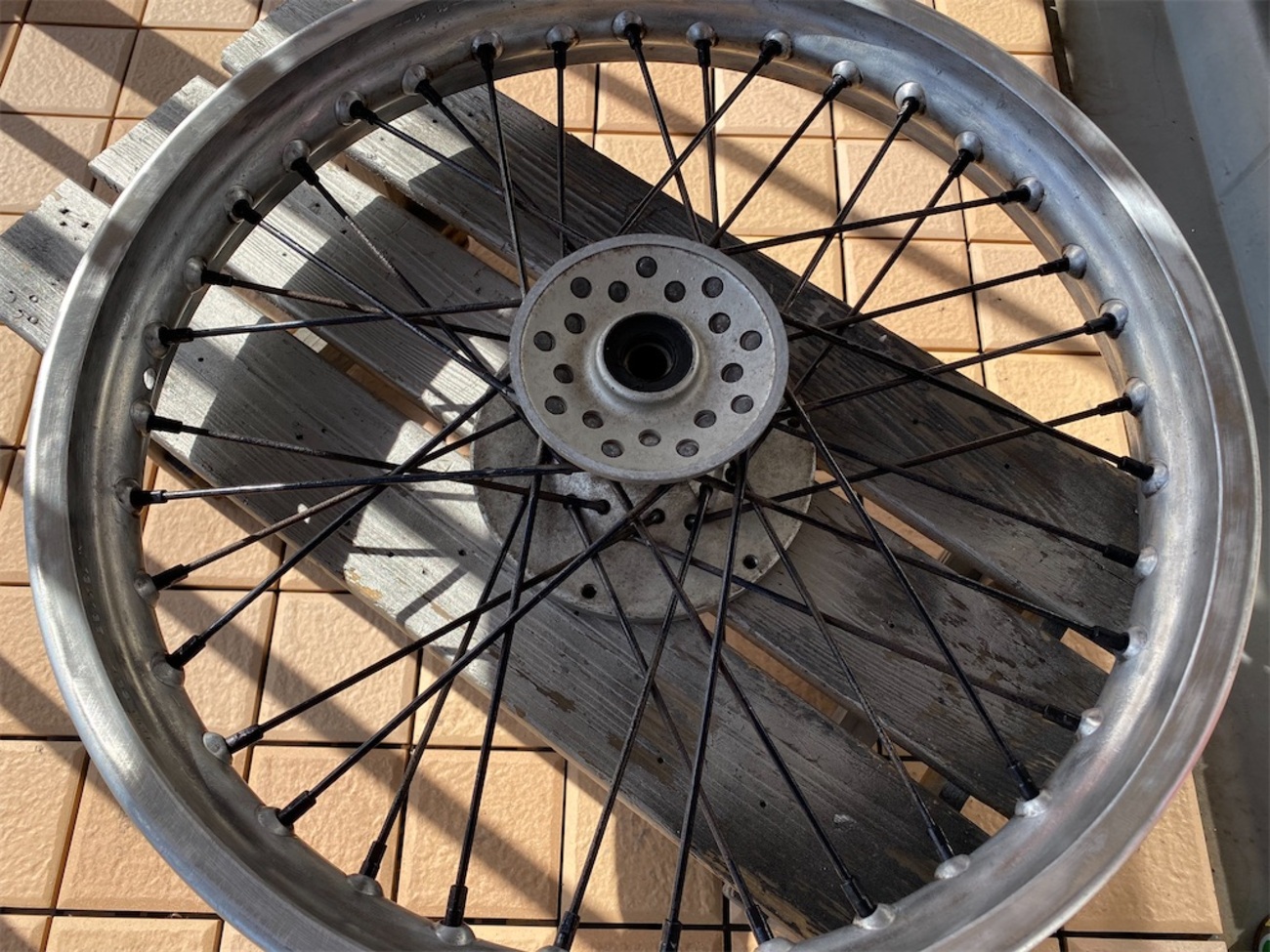 SRV250のフロントホイール その2 - モンキーからSRV250へ