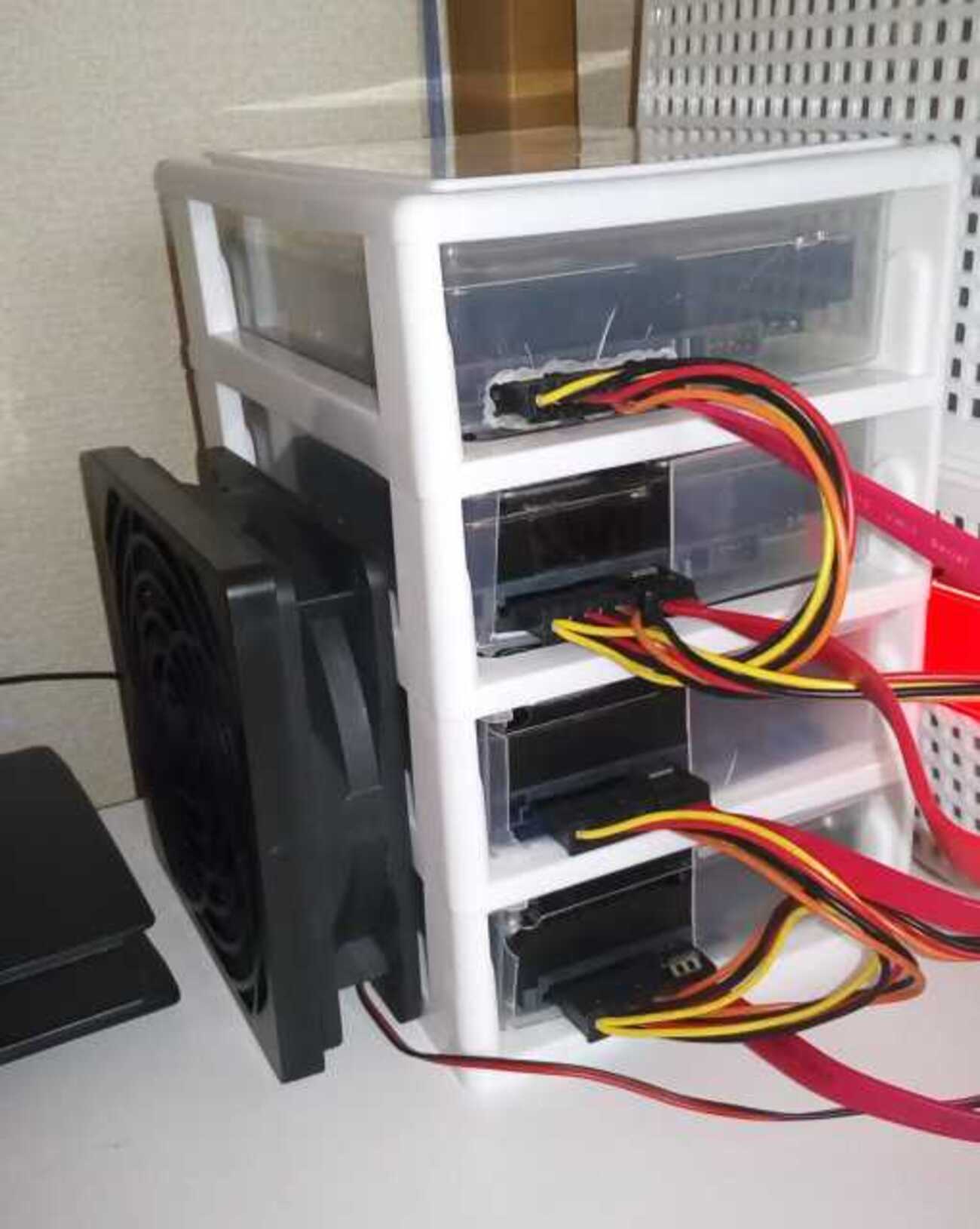 ケースなし化もうPCケースはいらない！自作PCをデスク裏に 自作PC 自作 