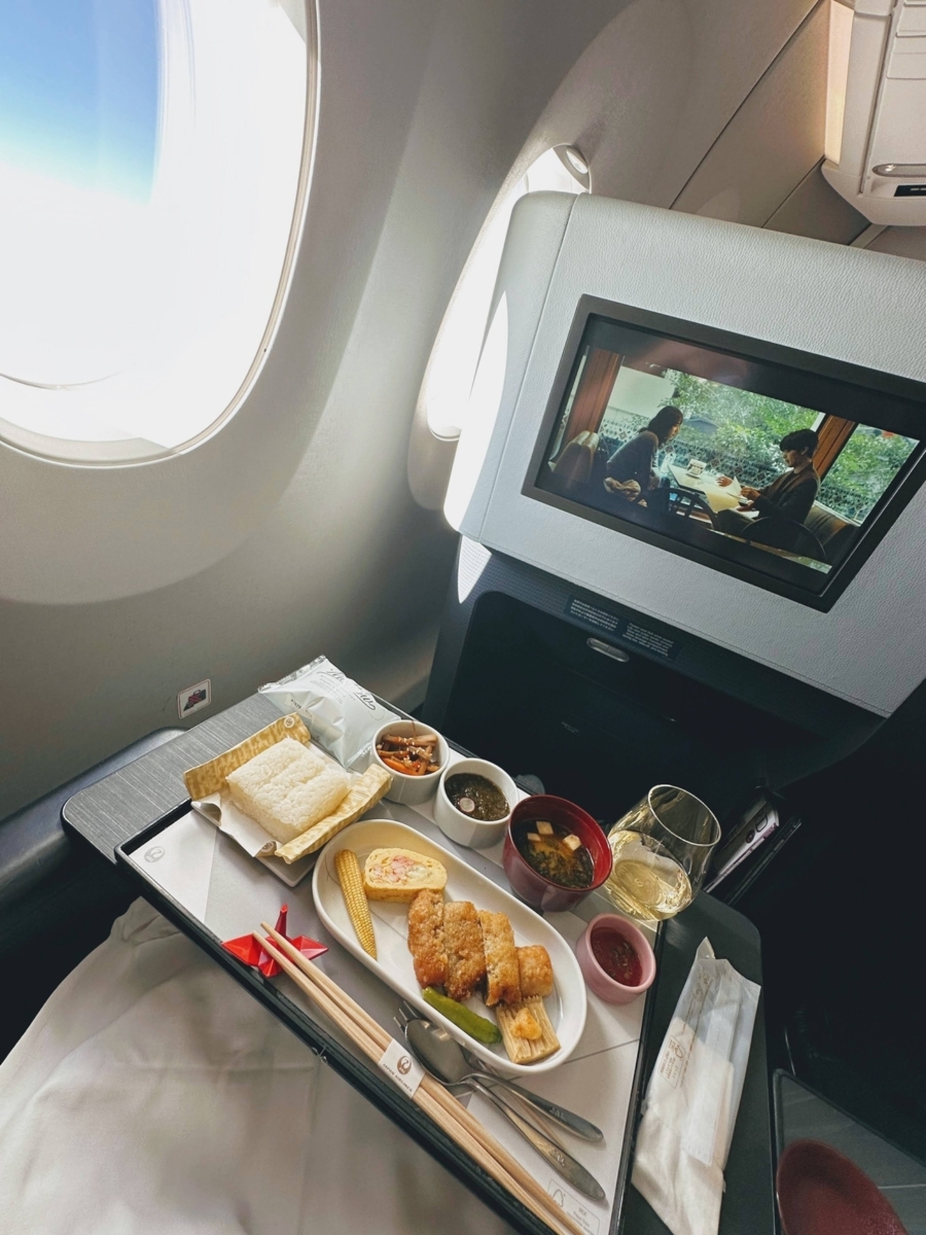 JAL  ハッピ ファーストクラス機内で着用 ノベルティ JAL、ビートルズも来日時に着ていた1960年代のハッピを限定復刻