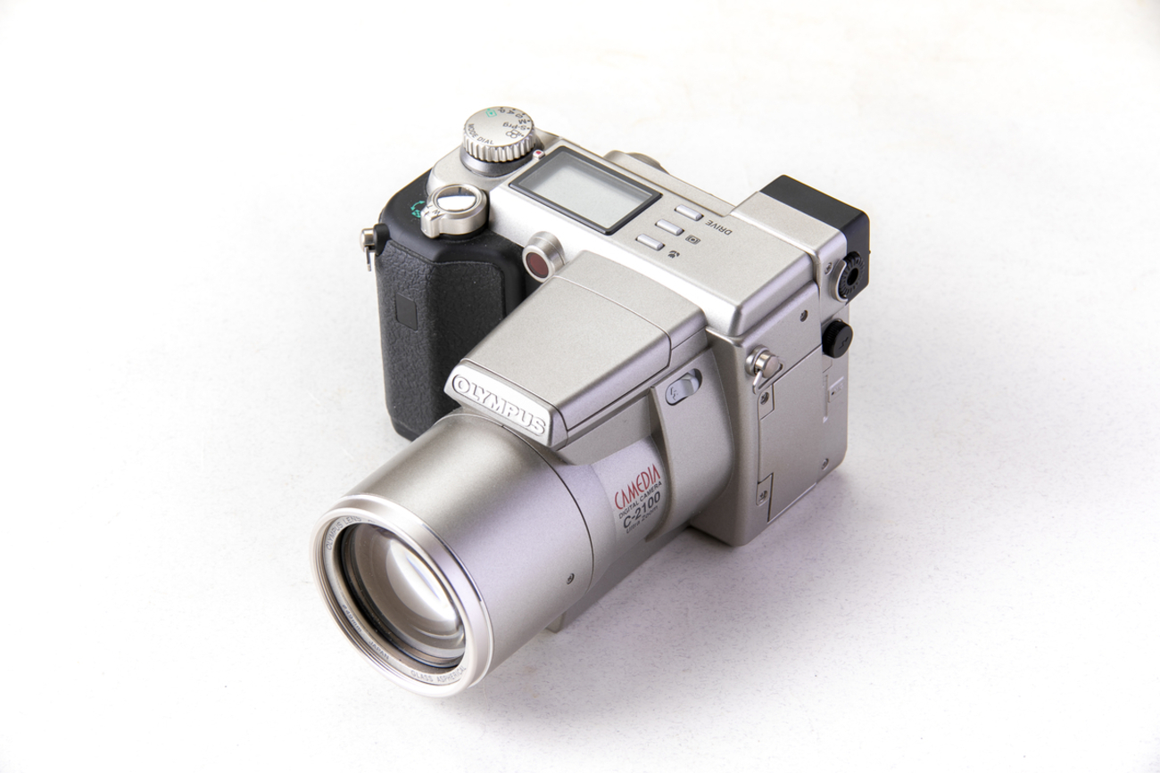 Olympus CAMEDIA C2100 - 雑食カメラマンの雑感記