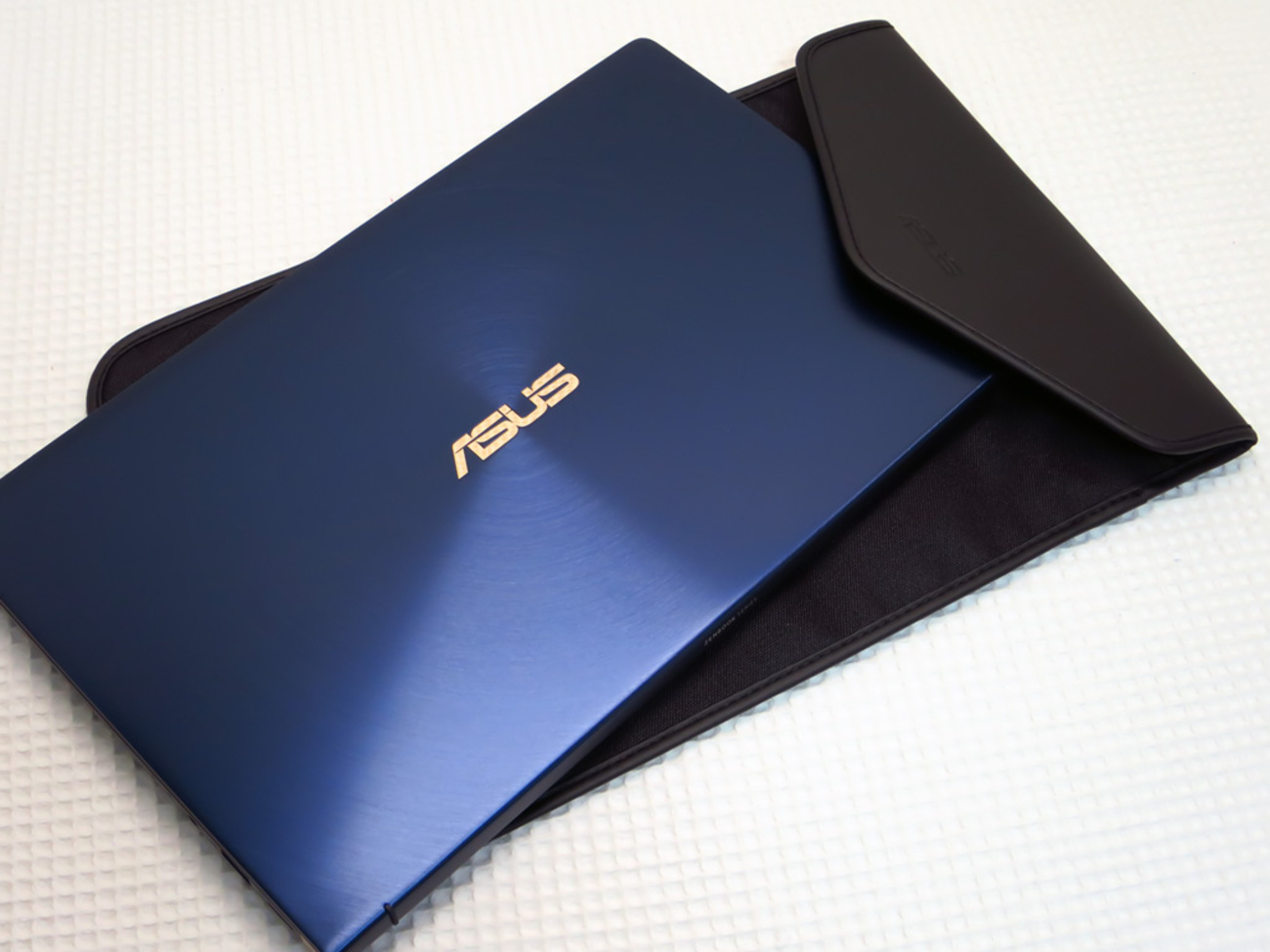 ASUS ZenBook14 ノートPC UX433FN-8565 Amazon.co.jp: UX433FN-8565(ロイヤルブルー) ZenBook 14型TFT