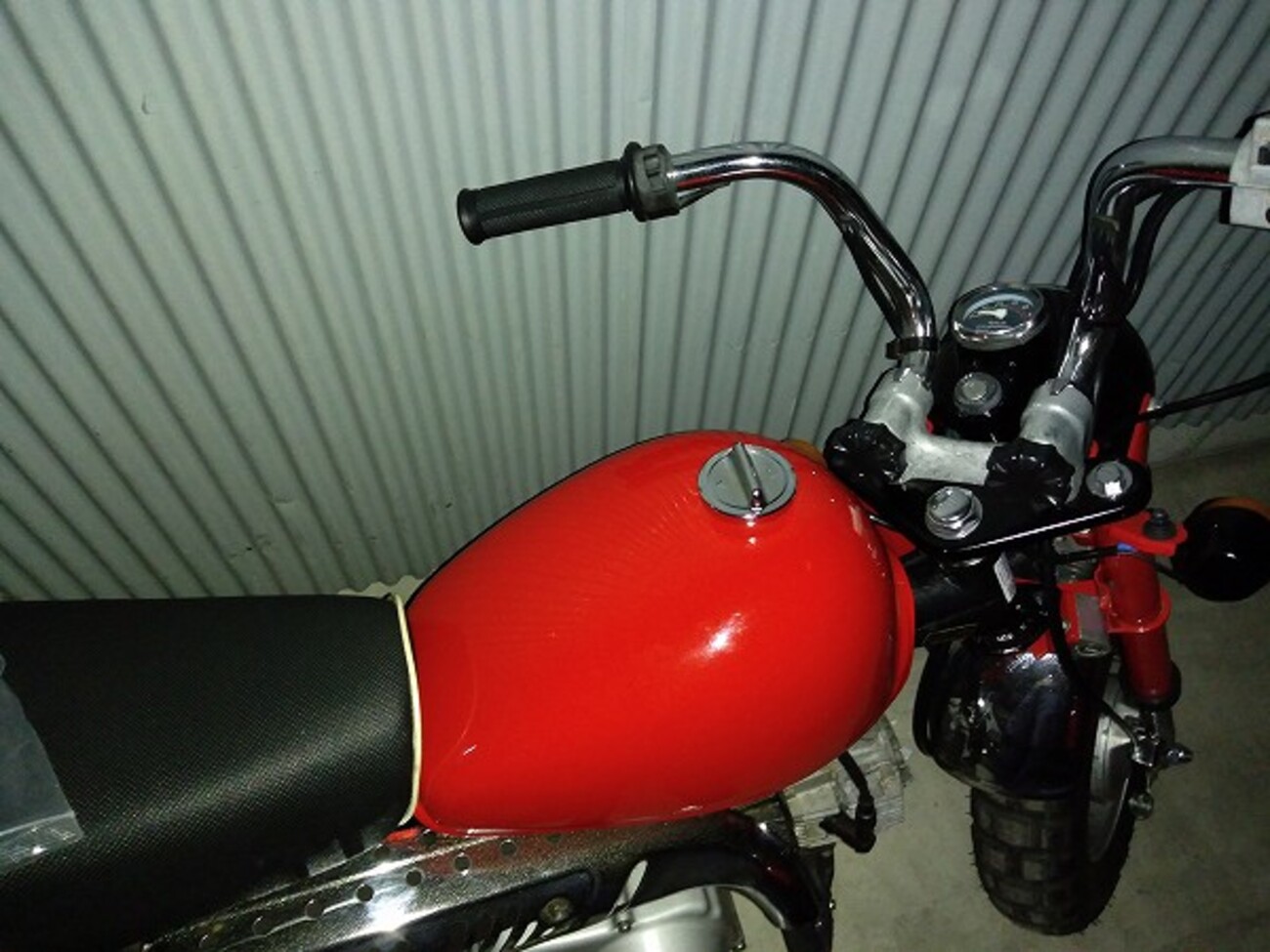 モンキー z50j タンク キャップ サイドカバー セット 凹み無し・キズアリ モンキー z50j タンク キャップ サイドカバー セット 凹み無し