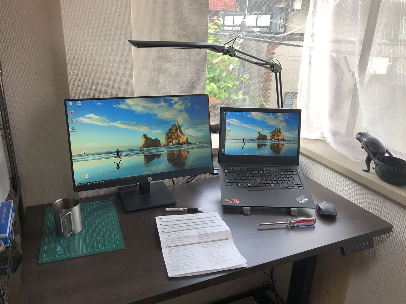FLEXISPOT】PCとプラモで使う電動昇降式デスク環境を作った話 - メモっ 