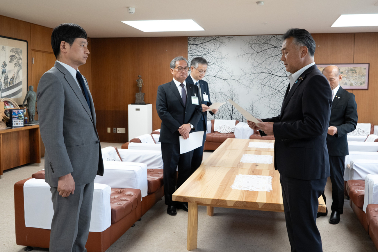 【動画】全会派一致で中川幹太上越市長に辞職求める　上越市議会　「米まずい」発言で - 上越タウンジャーナル