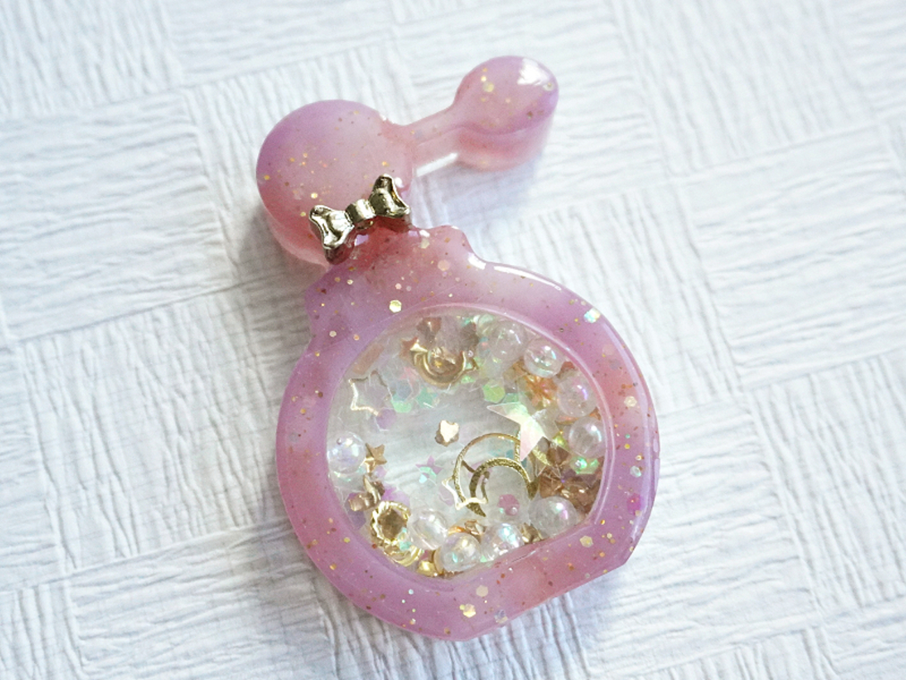レジン】香水瓶のシャカシャカキーホルダーの作り方 - UVレジン店員が 