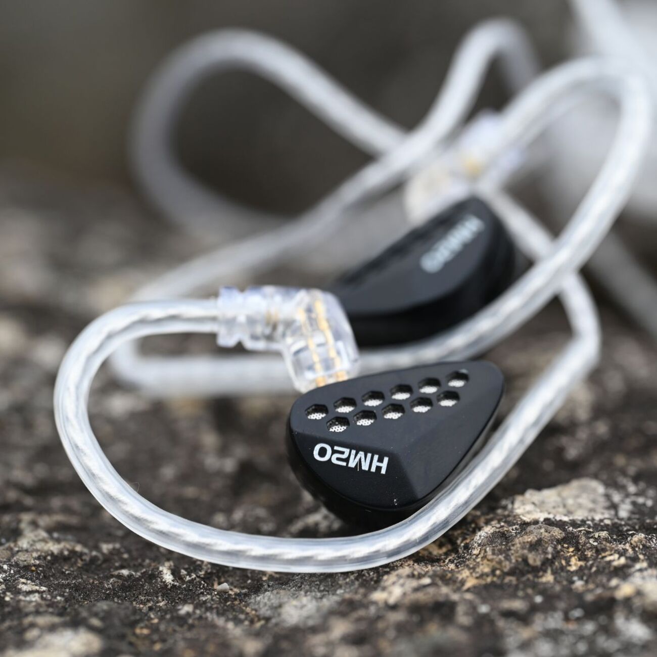 Chi-fi IEM Review) CCA HM20: Dark and sober mild U-shaped sound 