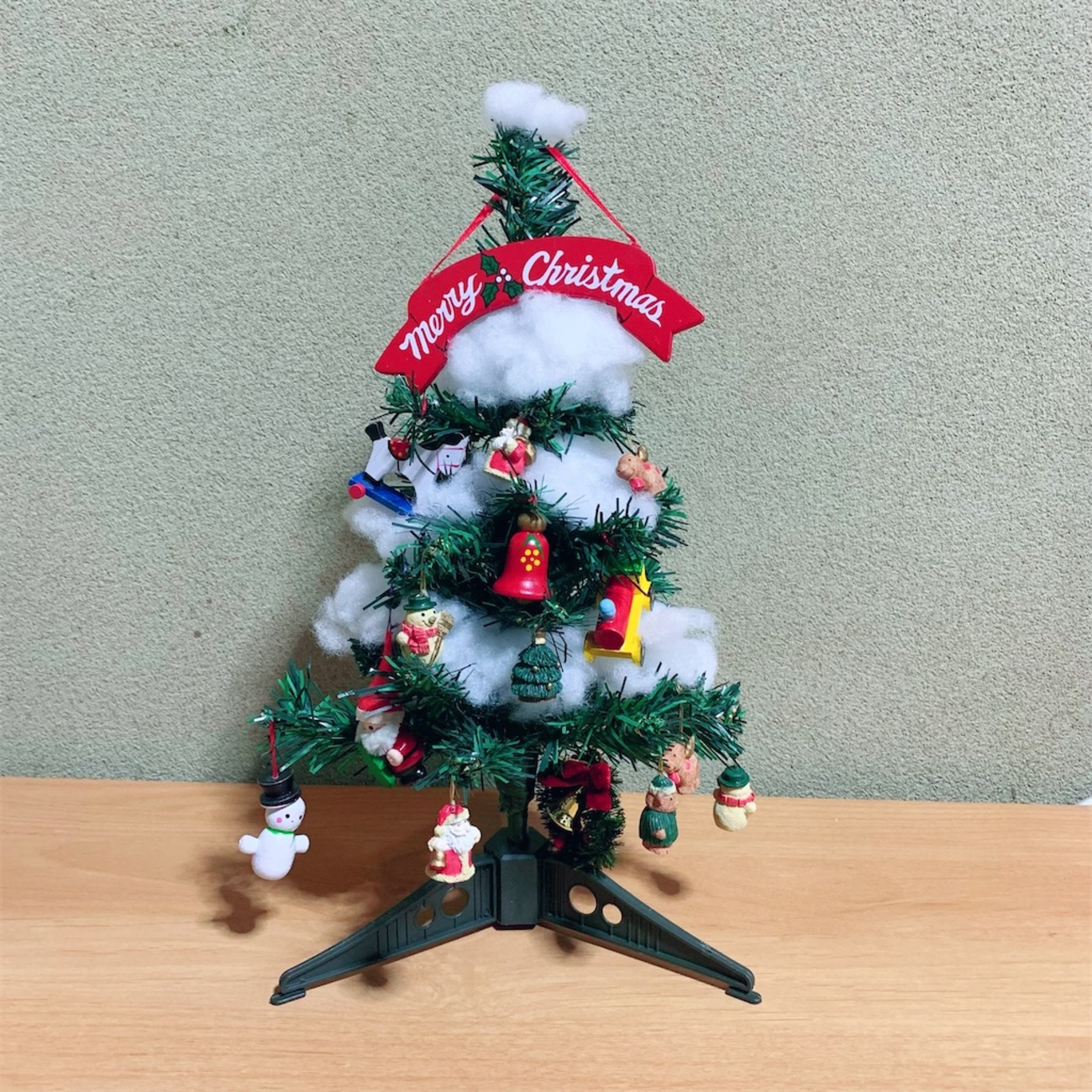 100円ショップ・セリアの組み立てできるクリスマスツリー、高さ35cm