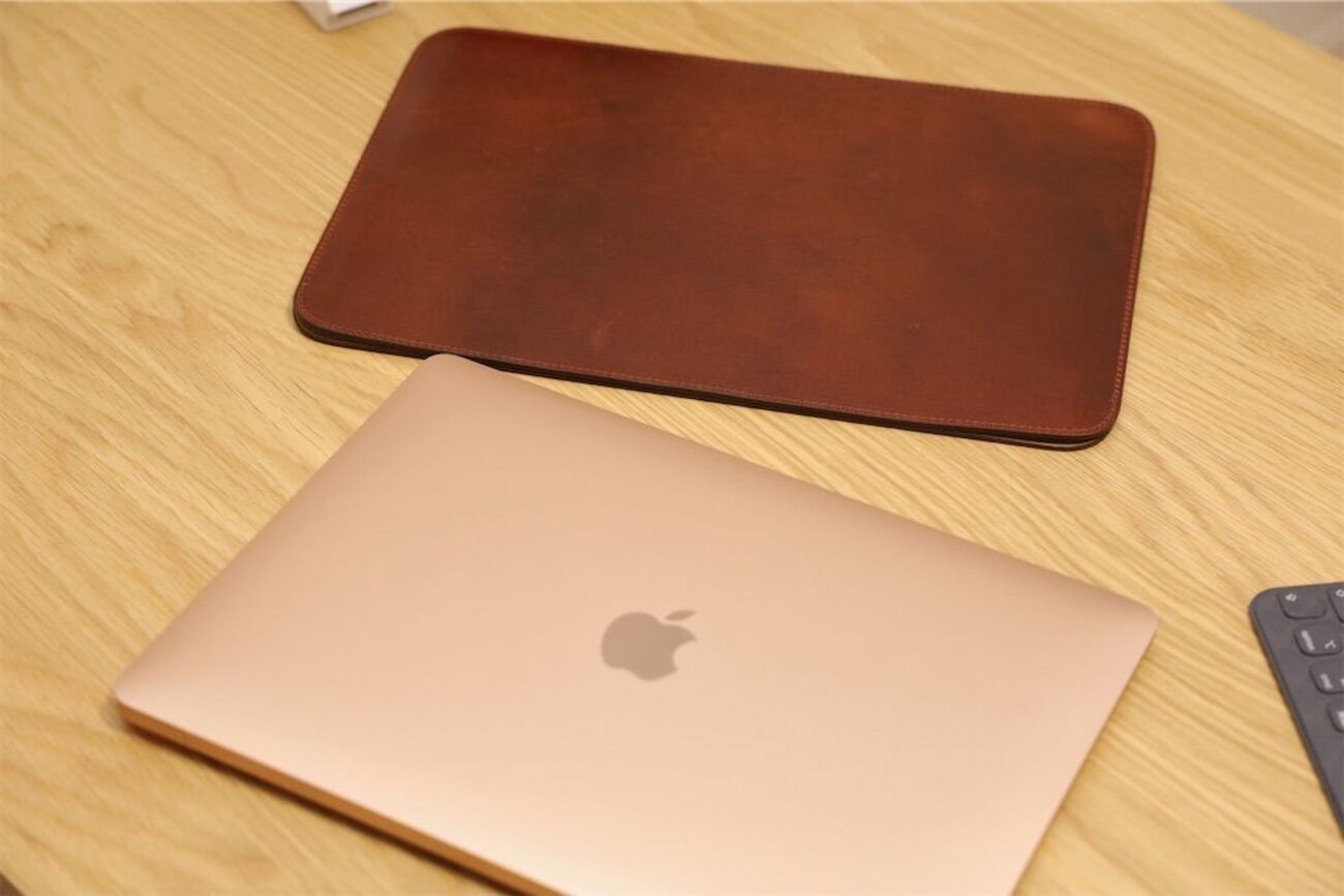Macbook用レザースリーブ Drip「Leather MacBook Case」が質感最強で 