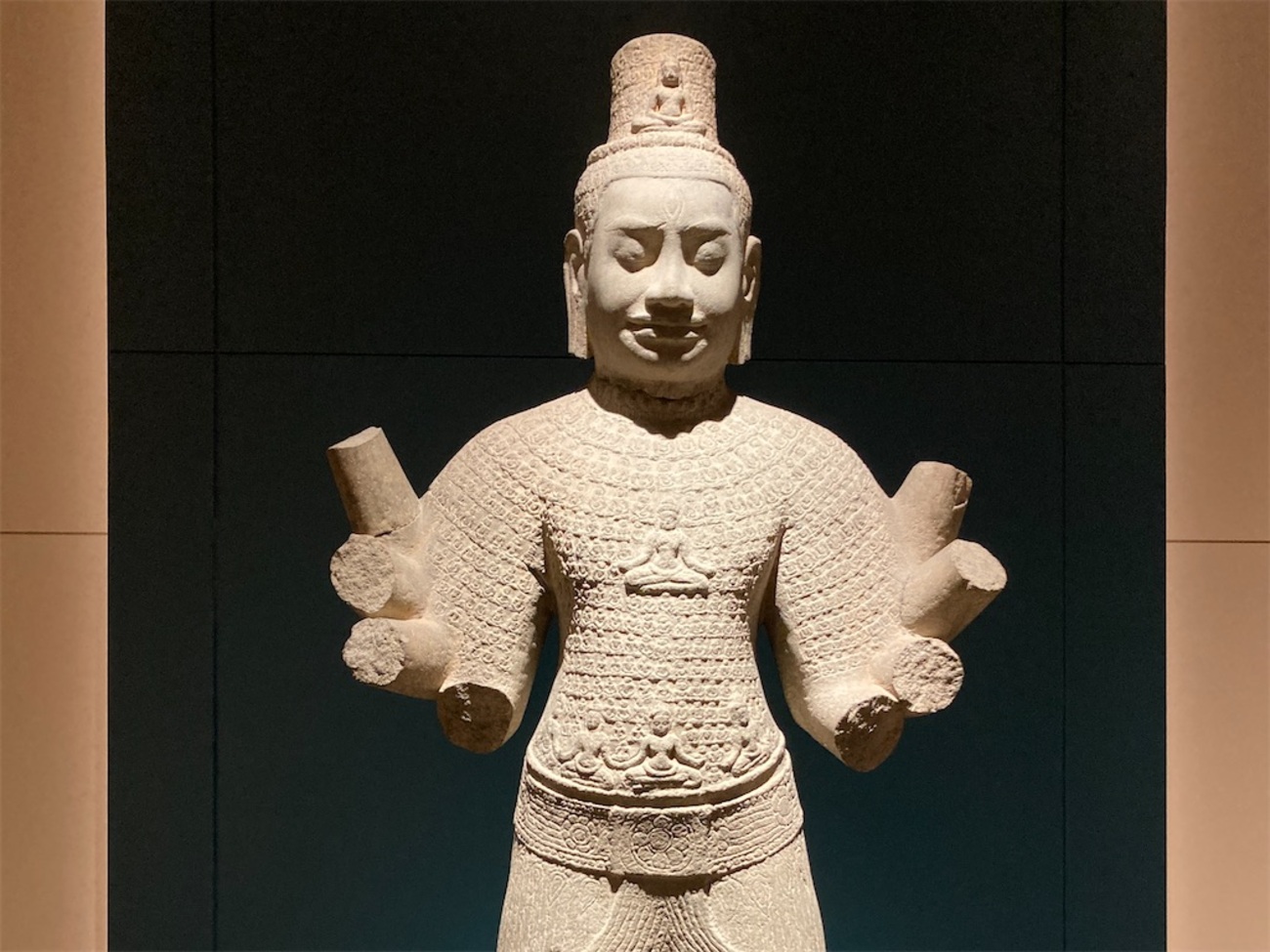 タイ西端のクメール美術【バイヨン様式の観音菩薩立像／バンコク国立 