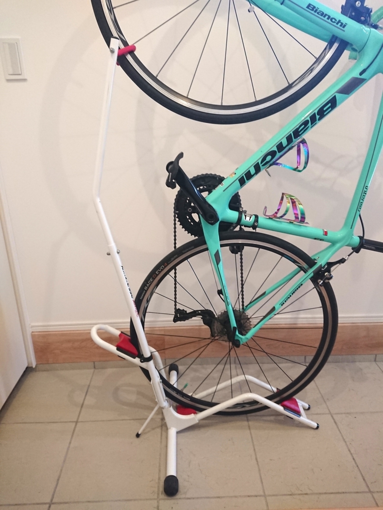 ミノウラ ロードバイクスタンド（カゴ付き） 楽天市場】ミノウラ バイクタワー 20D 天井突っ張りポール式