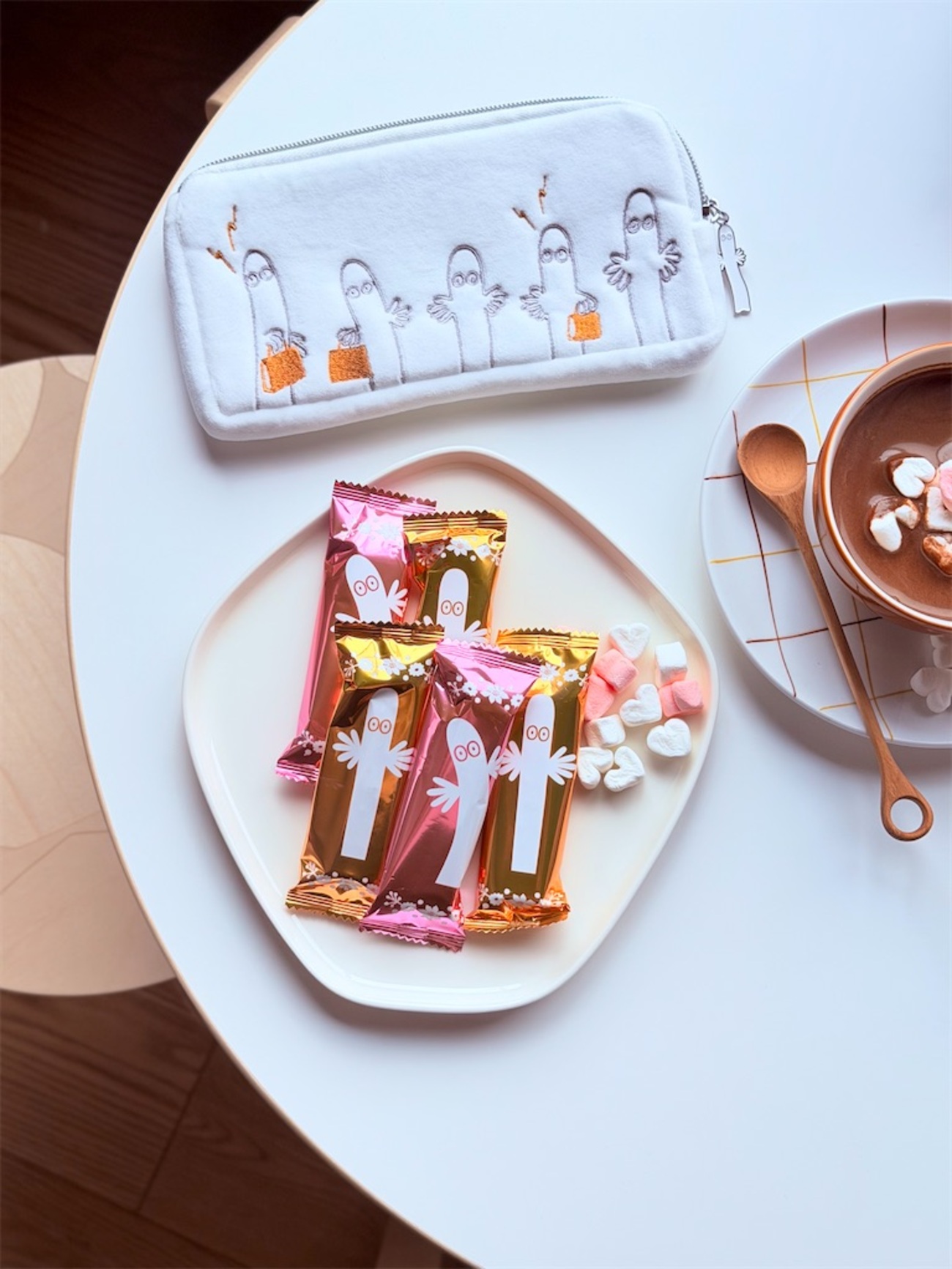 メリーチョコレート × ムーミン2026◎ニョロニョロポーチのチョコを 