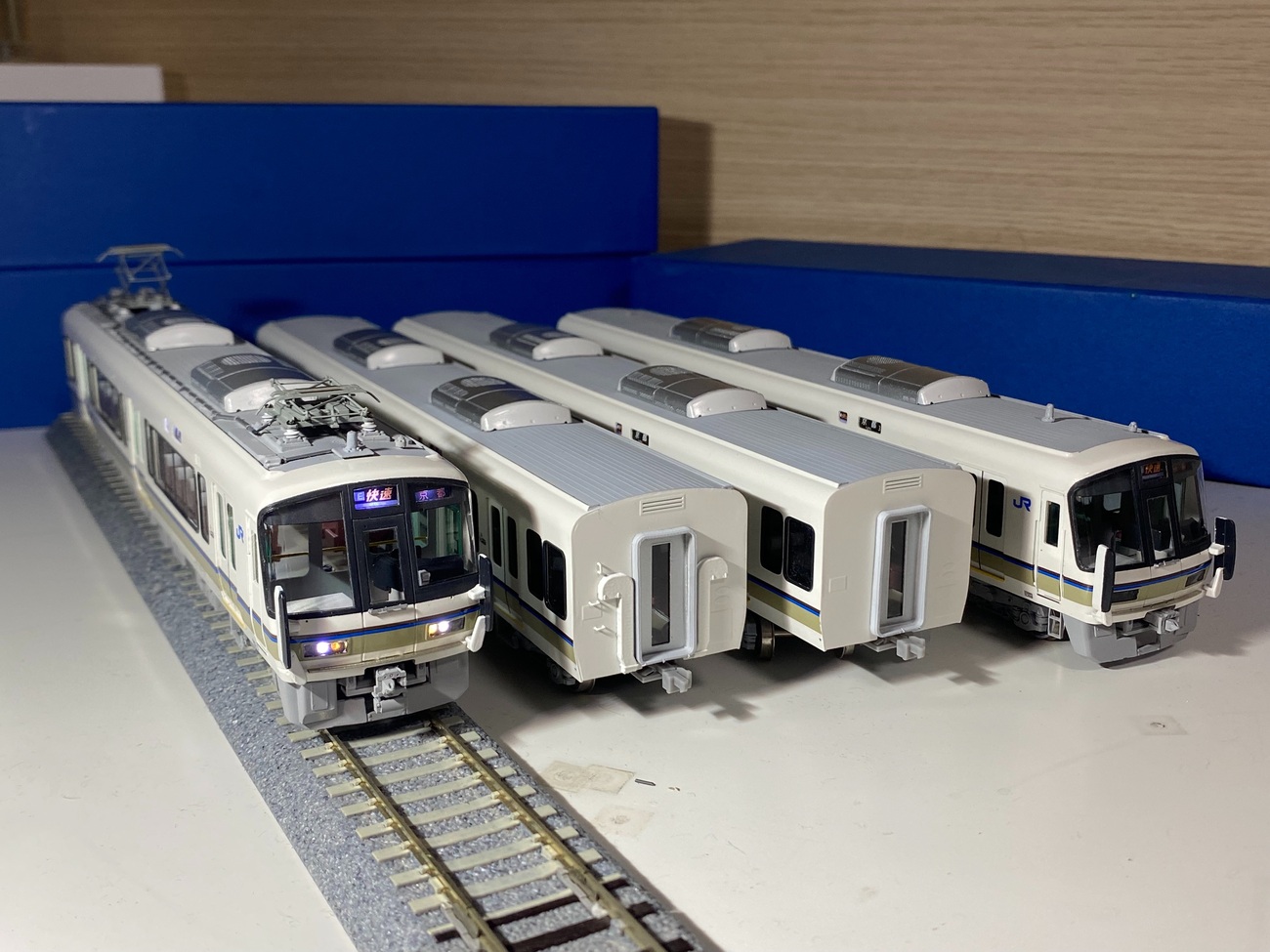 金属木製車両　模型　鉄道 16番 Tabuchi Train Models 221系 更新Wパンタ車キット 完成編 - 逢田