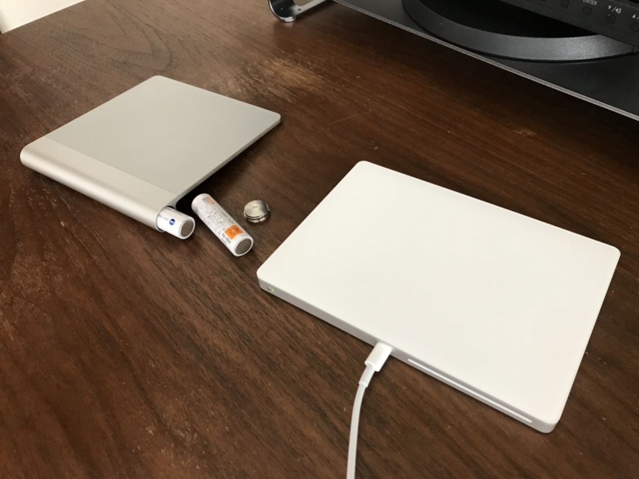 Apple Magic Trackpad ホワイト Lighting版 あられもない充電