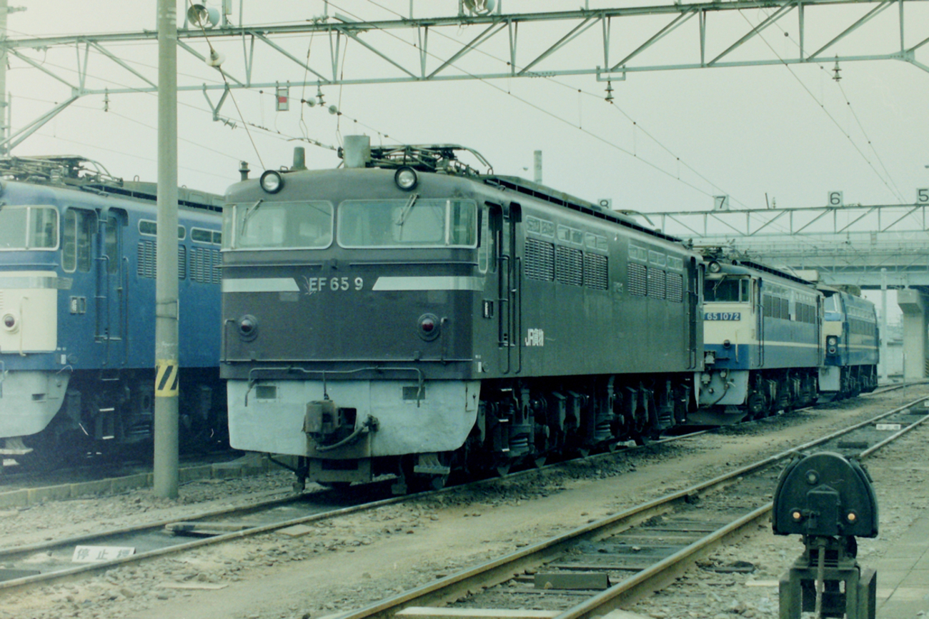 【A1767】EF65-9号機 電気機関車(ぶどう色 2号塗装) Amazon.co.jp: A1767EF65-9号機 電気機関車(ぶどう色 2号塗装