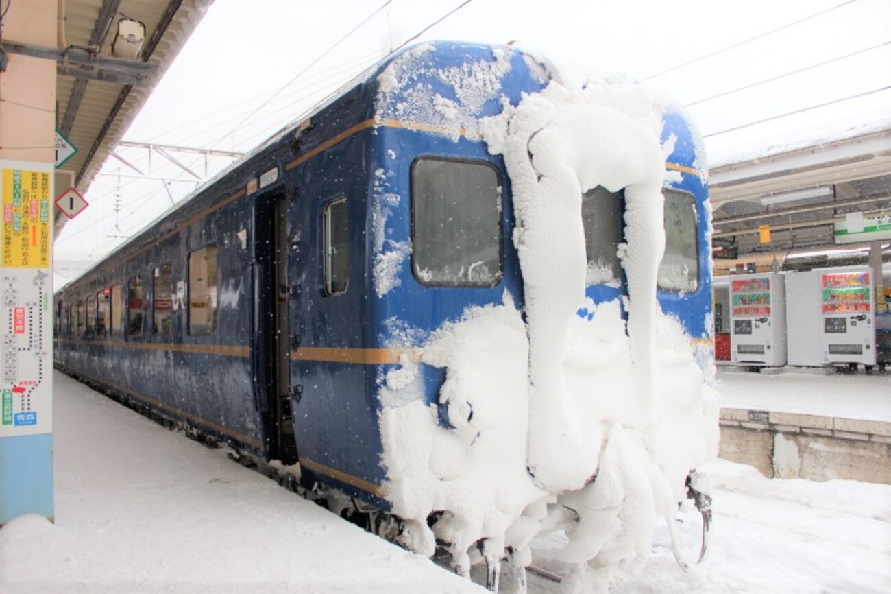 青森県】上野発の夜行列車を雪の中の青森駅で降り 冬景色の津軽海峡を