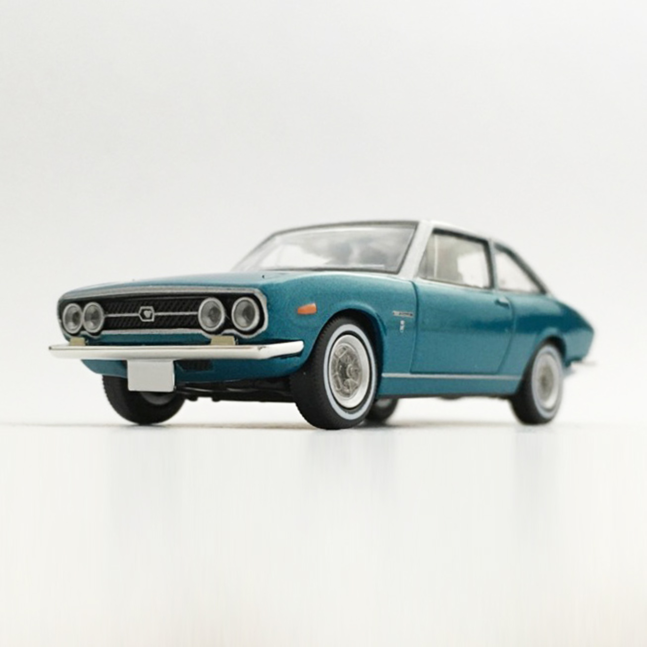 ISUZU 117 COUPE 1800 - 増えすぎたミニカーに愛を捧ぐ