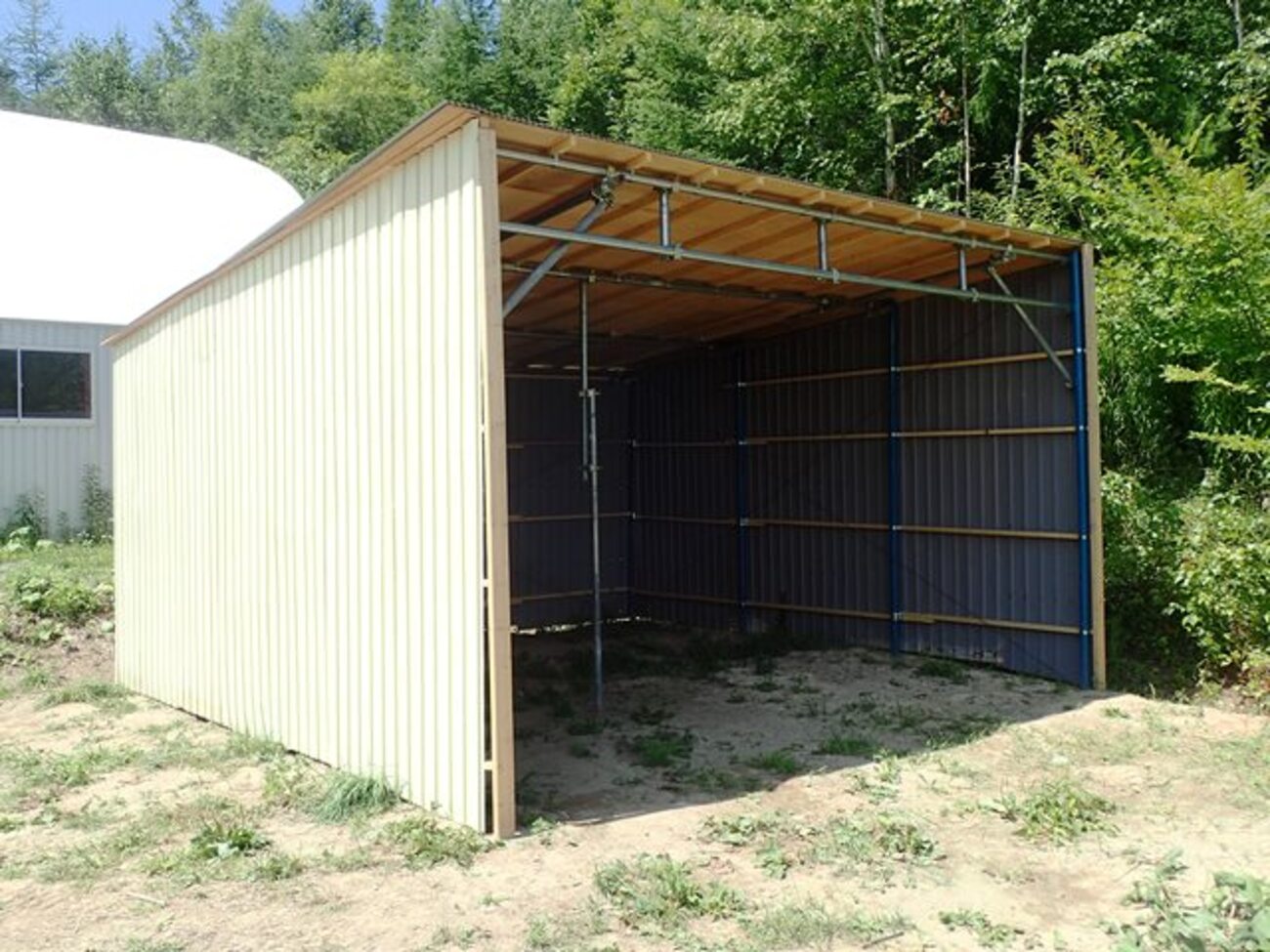 もらってきた材料のパイプ小屋とりあえず完成（その3） - なかなか進ま 