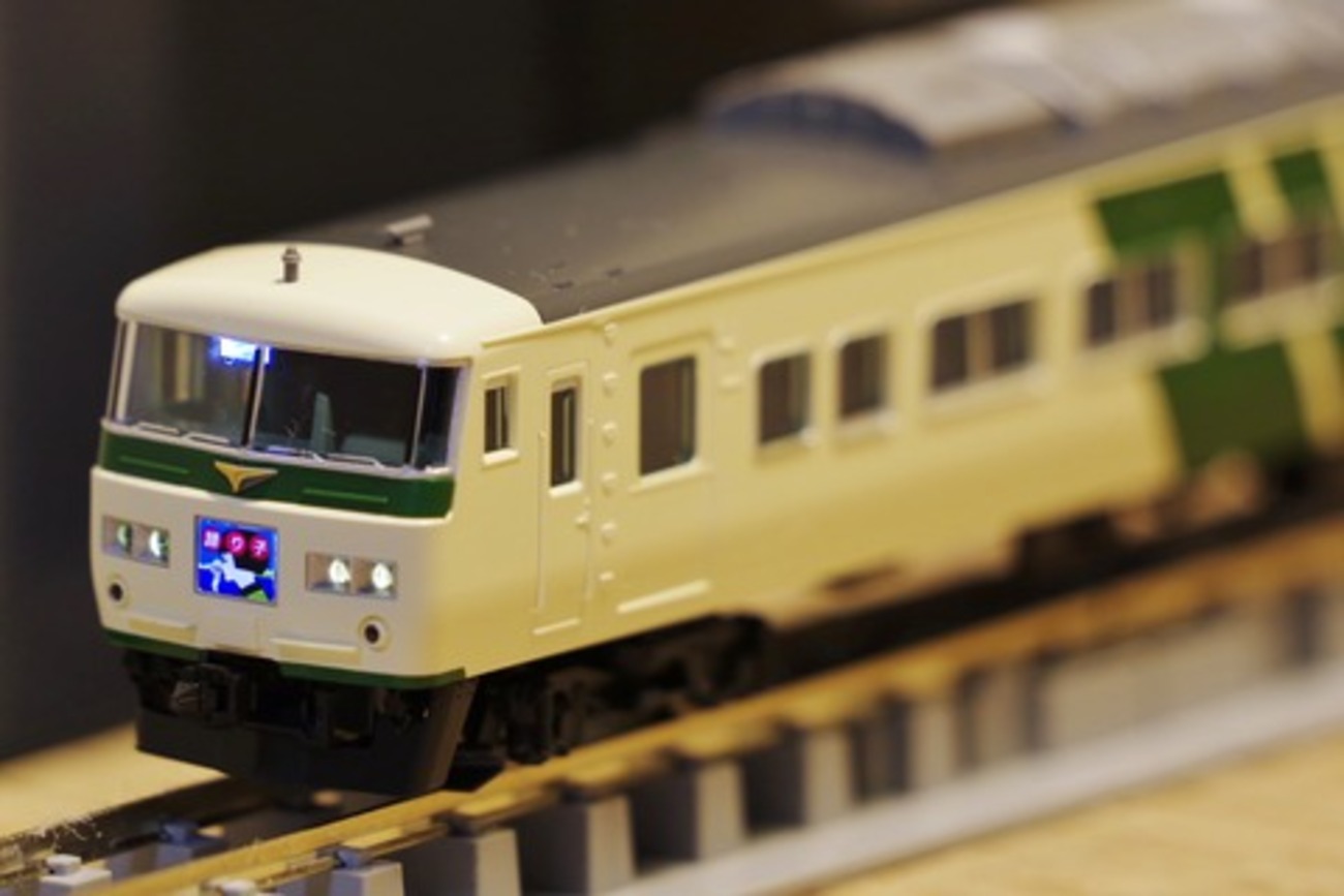 TOMIX】JR 185-200系特急電車(踊り子・新塗装・強化型スカート