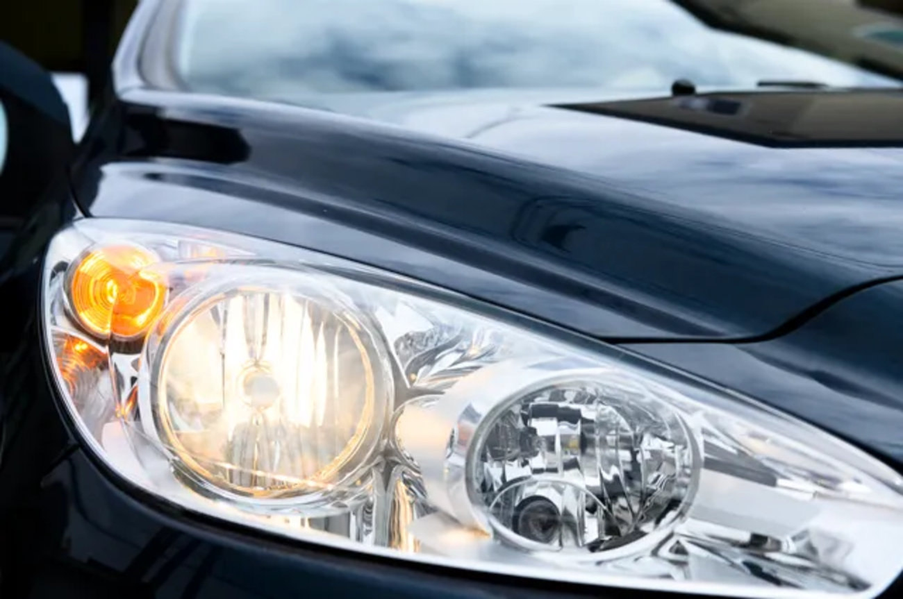 ヘッドライトコーティングのコーティングはした方がいい？やり方やおすすめ商品を整備士が解説