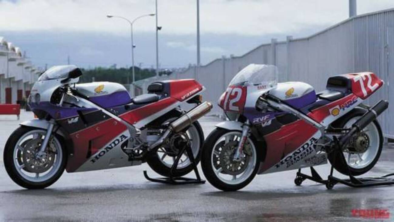 純レーサーRVF750と市販車RC30の関係とは！ - kazy