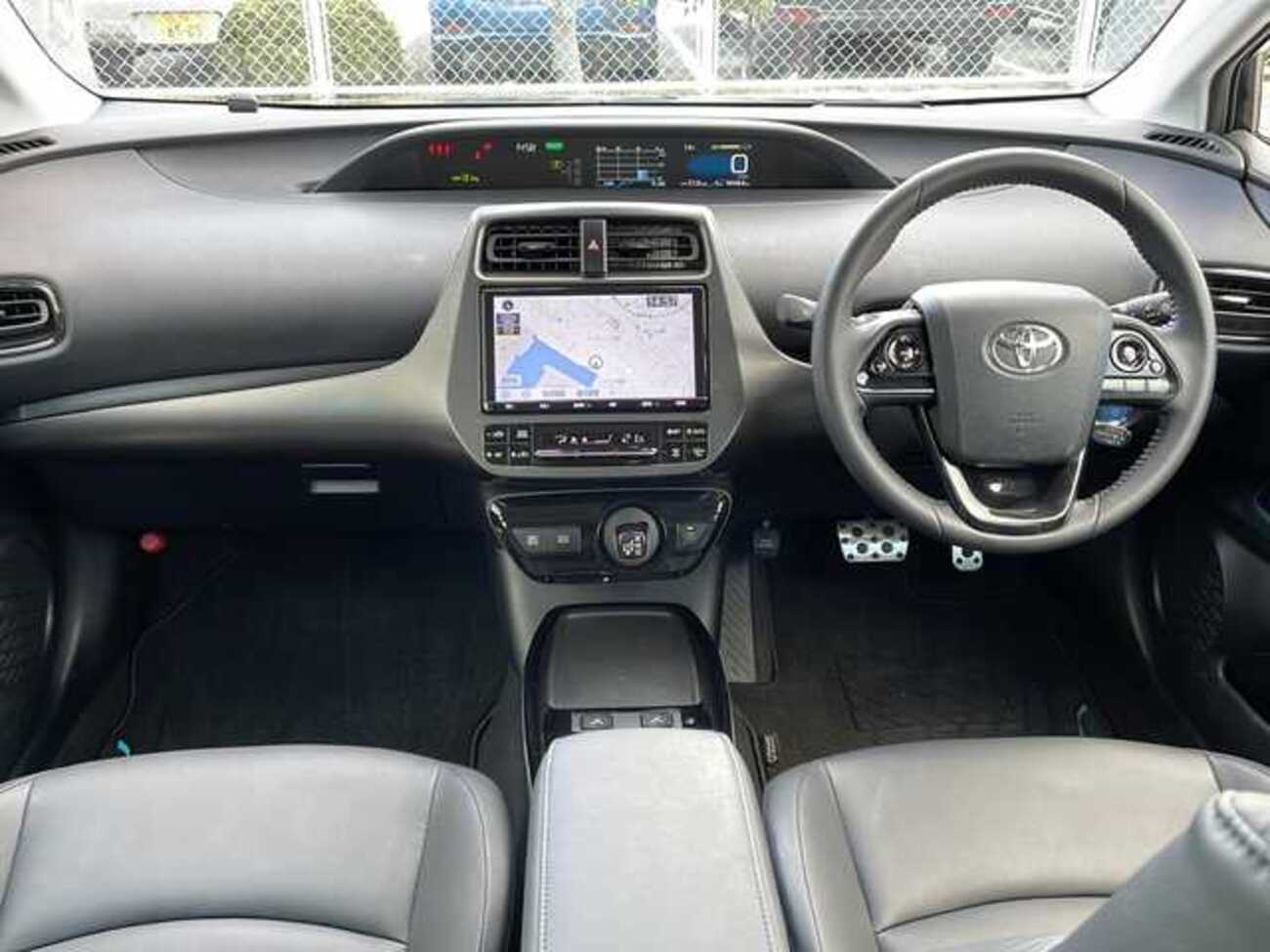 プリウスのハイブリッドシステムチェックとは？消し方や修理費用を整備