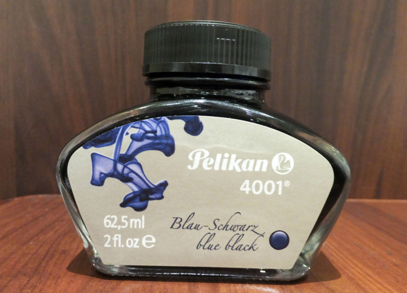 魅力的な万年筆インク！ペリカンブルーブラックのレビュー - 万年筆 