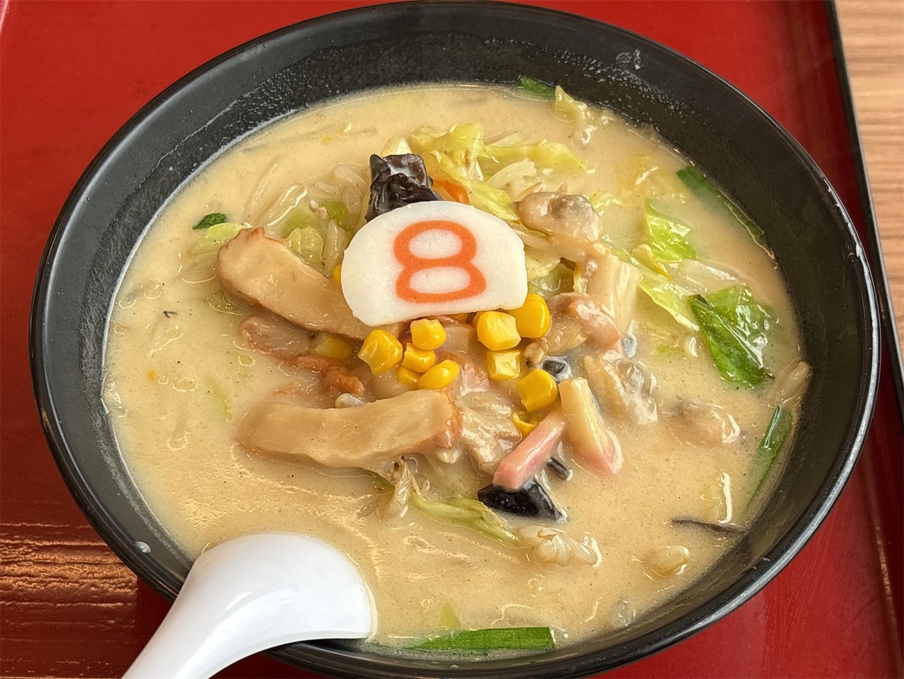 8番らーめん」で『白い8番祭り』、ちゃんぽんらーめん - 涙滴型宇宙艇