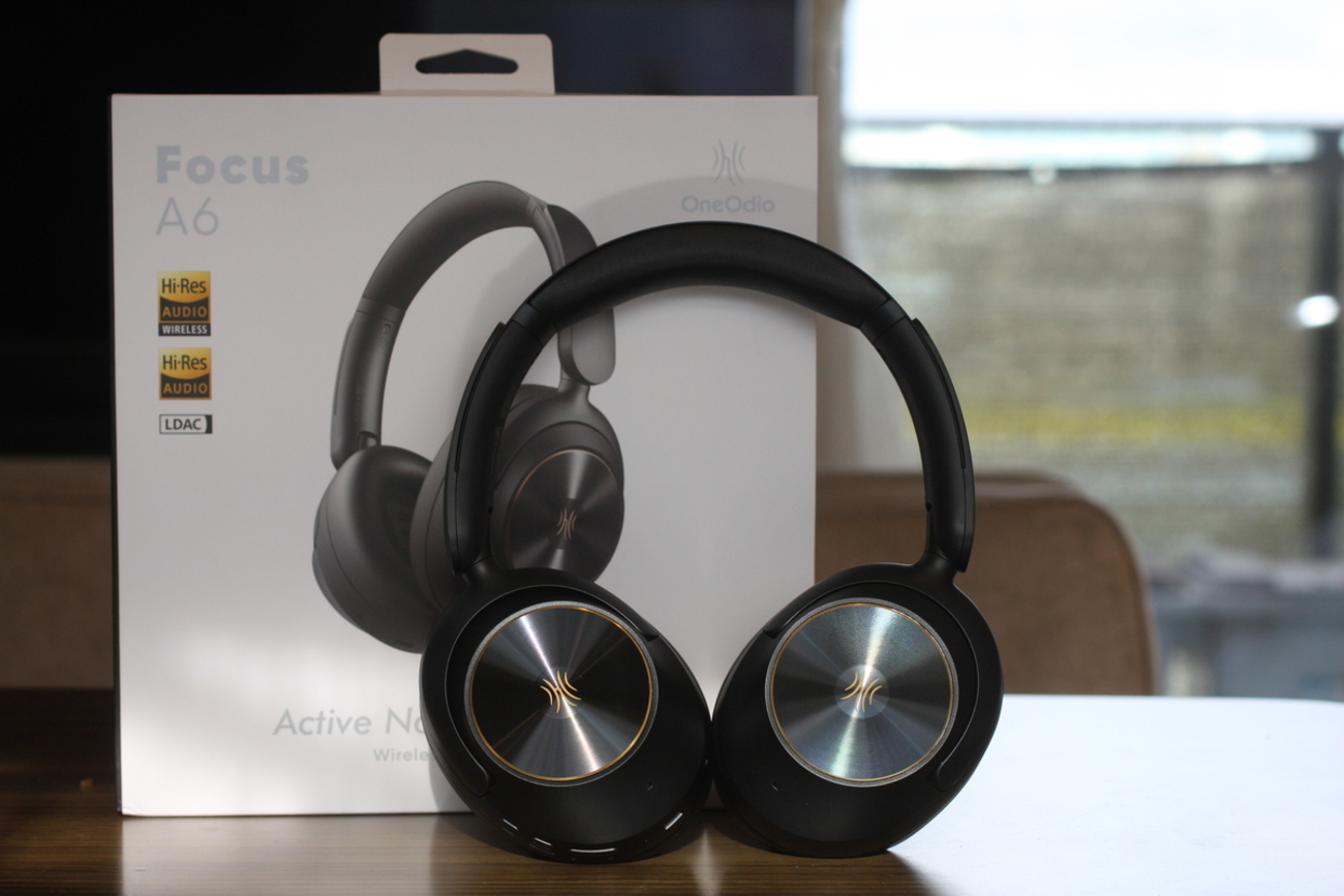 OneOdio Focus A6 ワイヤレスヘッドホン Amazon.com: OneOdio Focus A6 Hybrid Active Noise Cancelling