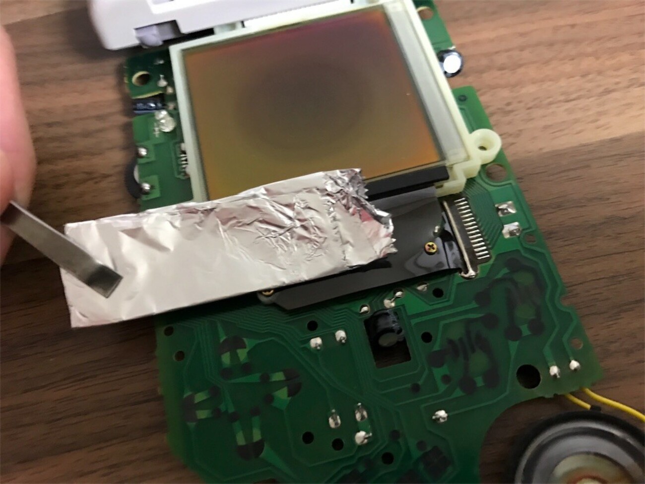 ゲームボーイ　画面に線アリ 初代ゲームボーイ(DMG-01)の液晶の縦ライン抜けを修理する