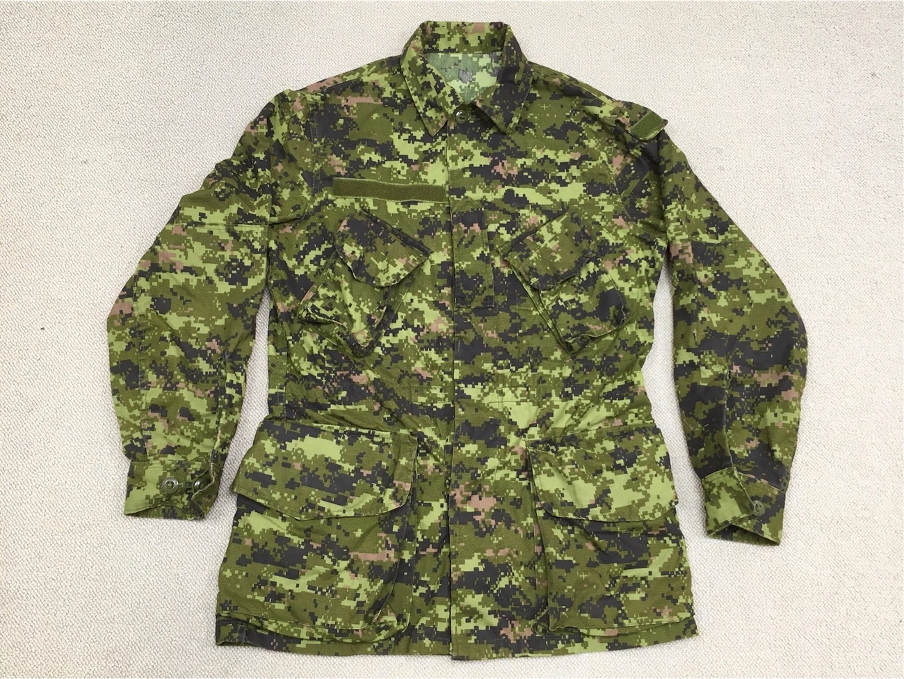 デジタル迷彩の先駆け！【カナダの軍服】陸軍迷彩ジャケット（CADPAT 