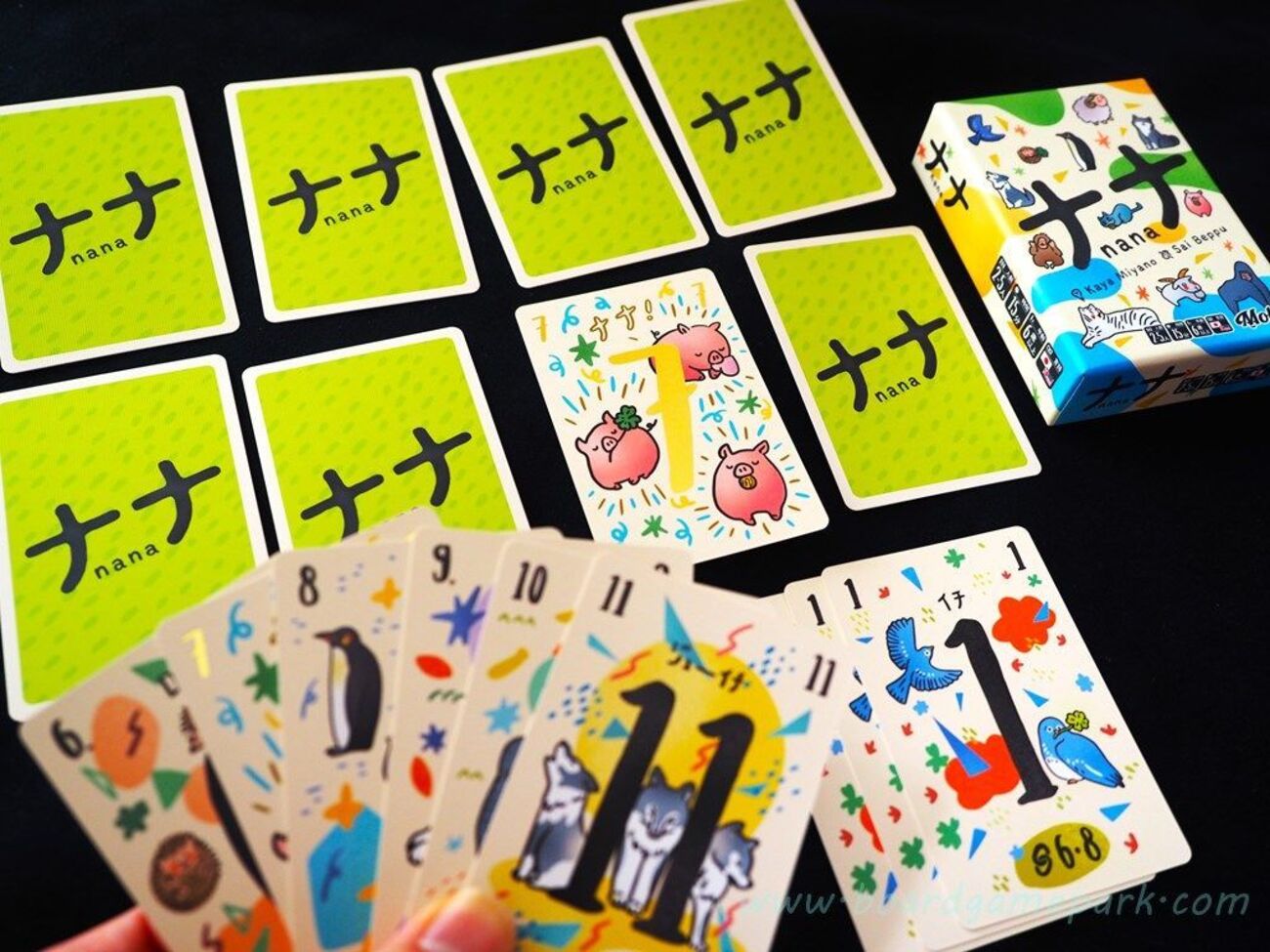 ナナ(nana)」記憶と推理でセットをそろえるカードゲーム - 親子ボード